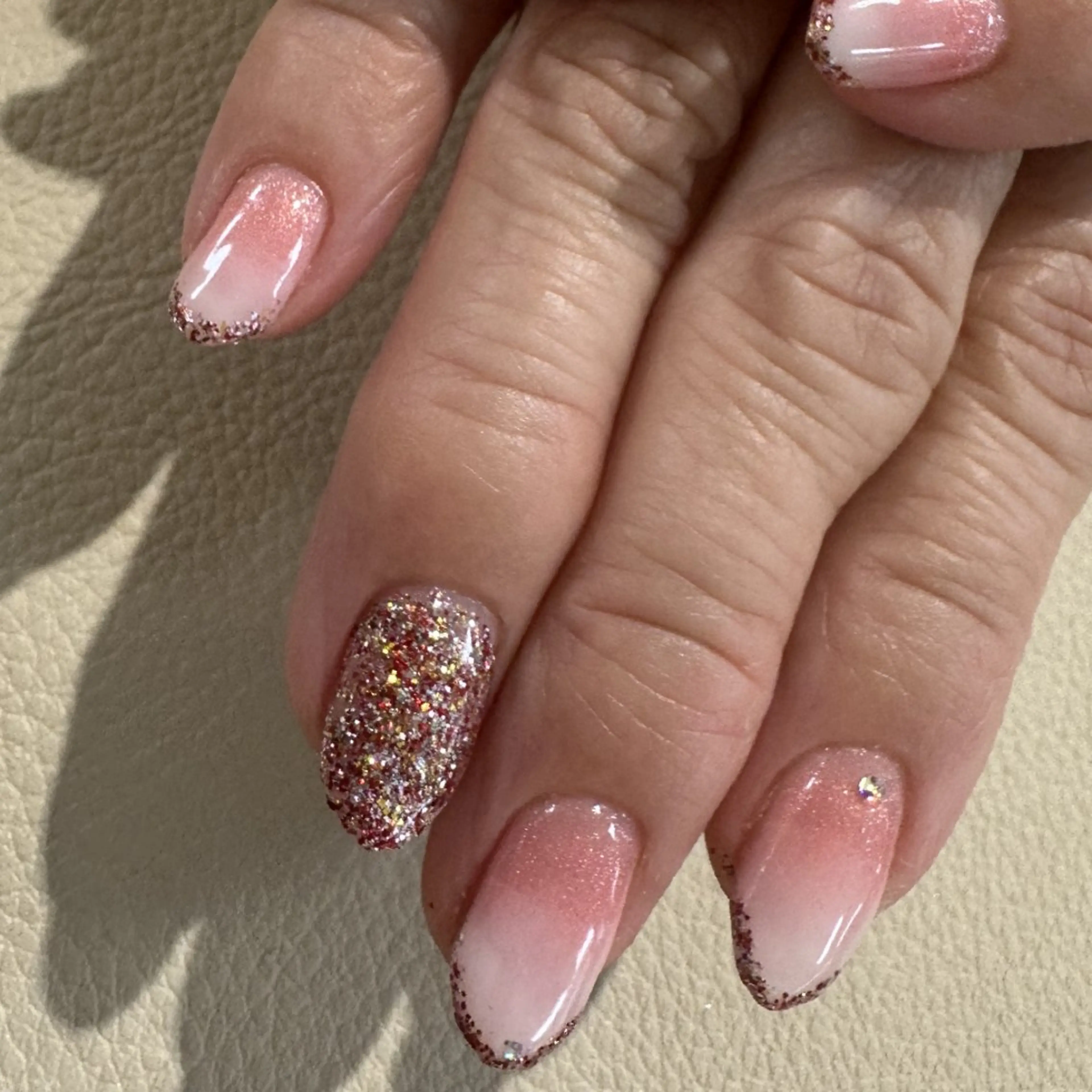 ネイル グラデーション ラメ(グリッター) ハンドネイル LaViena姫路所属・e_nail 〜本格ケア〜のネイルデザイン