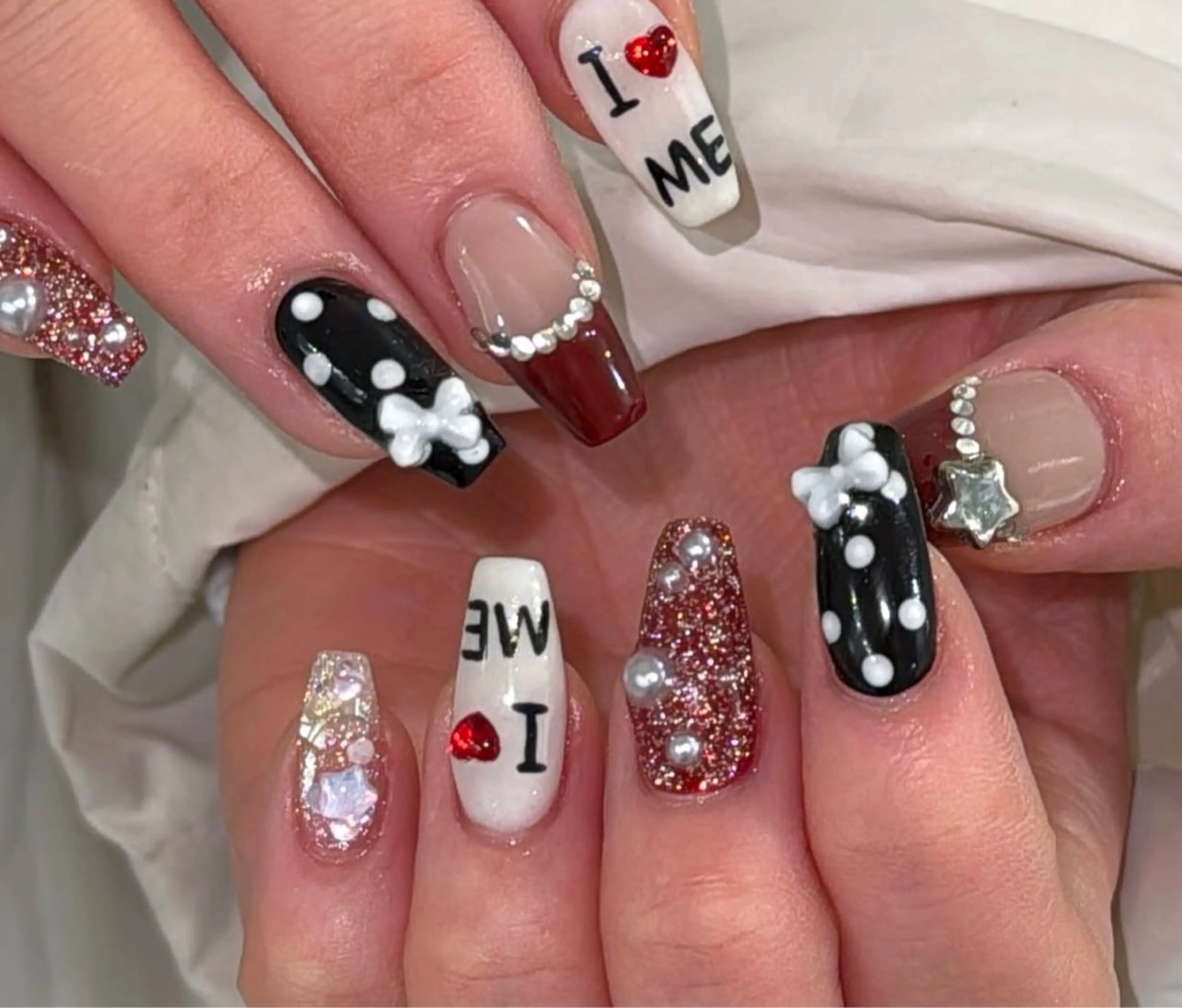 ネイル グラデーション キラキラネイル ワンカラーネイル 冬ネイル Jenn Nail Salonのネイルデザイン