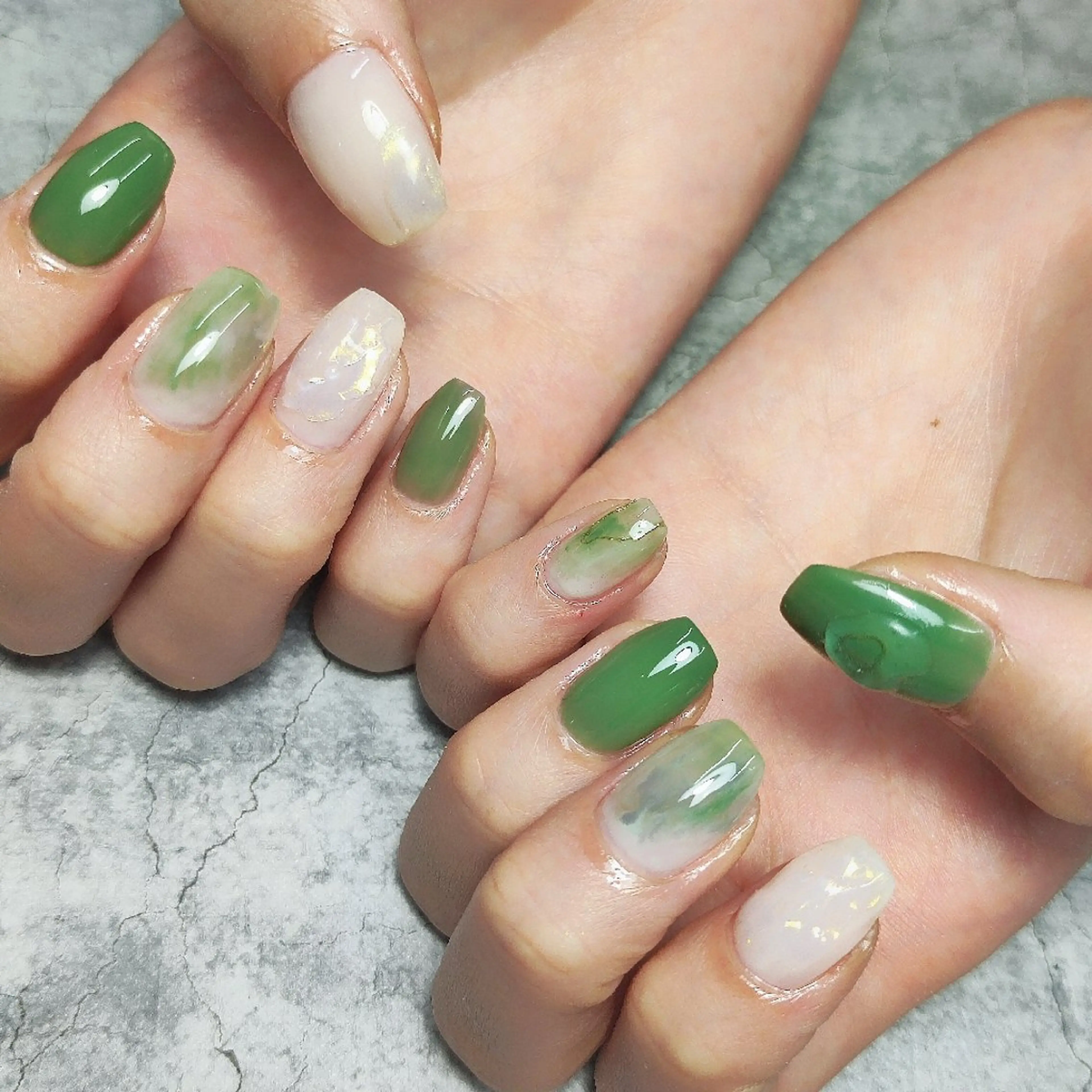 ネイル グリーン ニュアンスネイル ハンドネイル 個人サロン saltnailのネイルデザイン