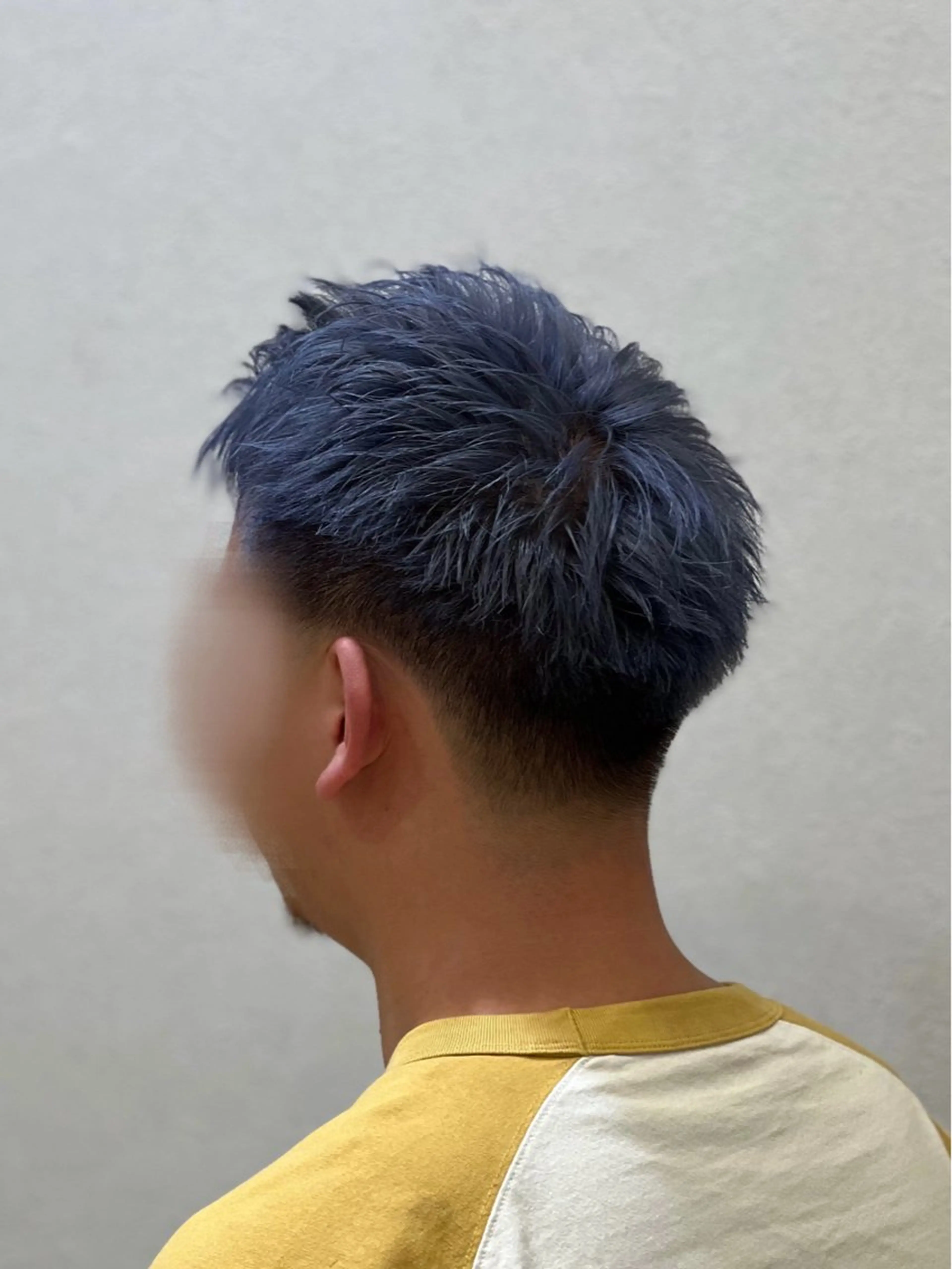 カラー メンズ メンズブリーチ アッシュ ブリーチ ブルーカラー カット ヘアカラー トリートメント 山口 玖瑠美のヘアスタイル