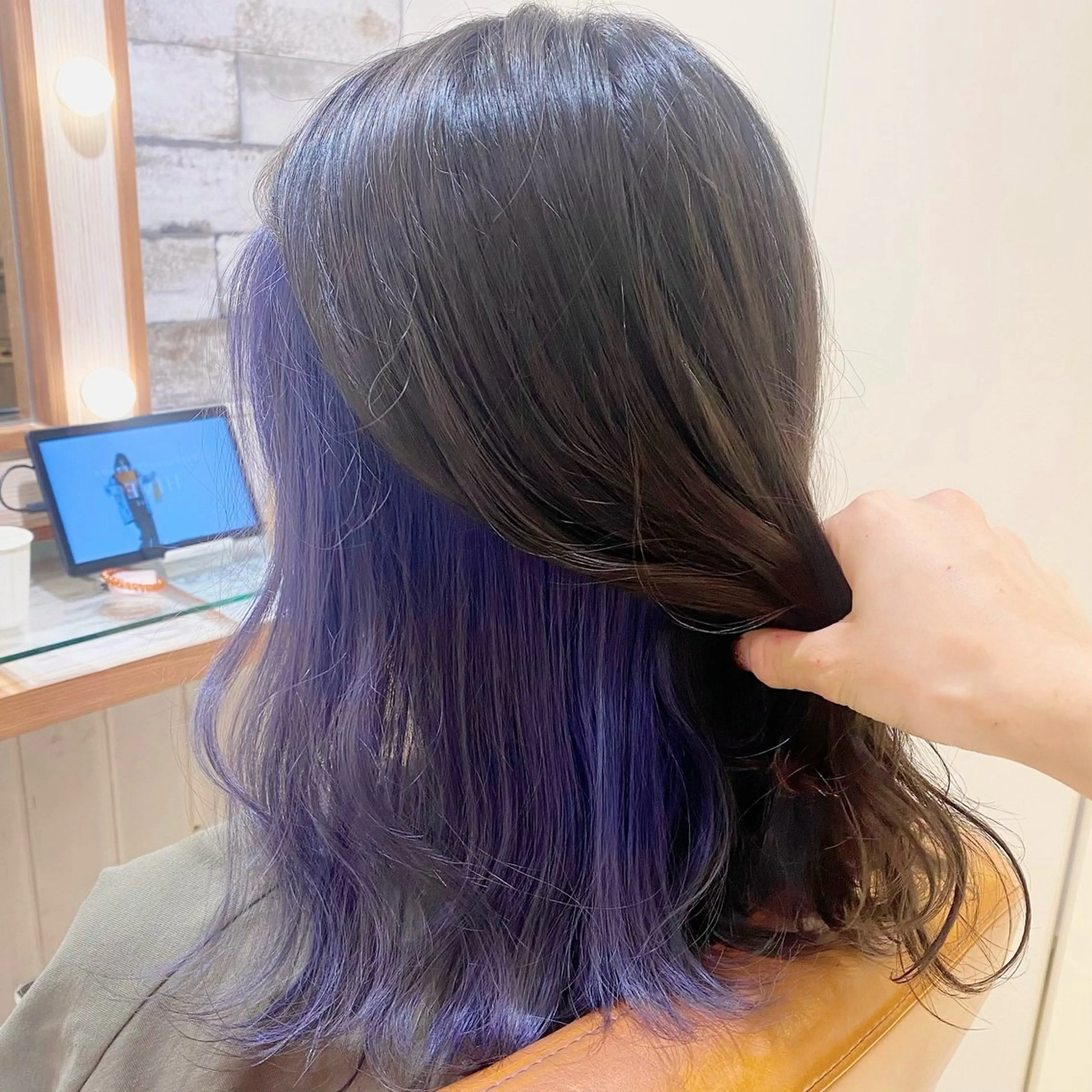 ミディアム カラー ブリーチ ブルーカラー ブルーバイオレット インナーカラー バイオレットカラー ヘアカラー 🌸小島友梨香🌸 ブリーチカラーのヘアスタイル