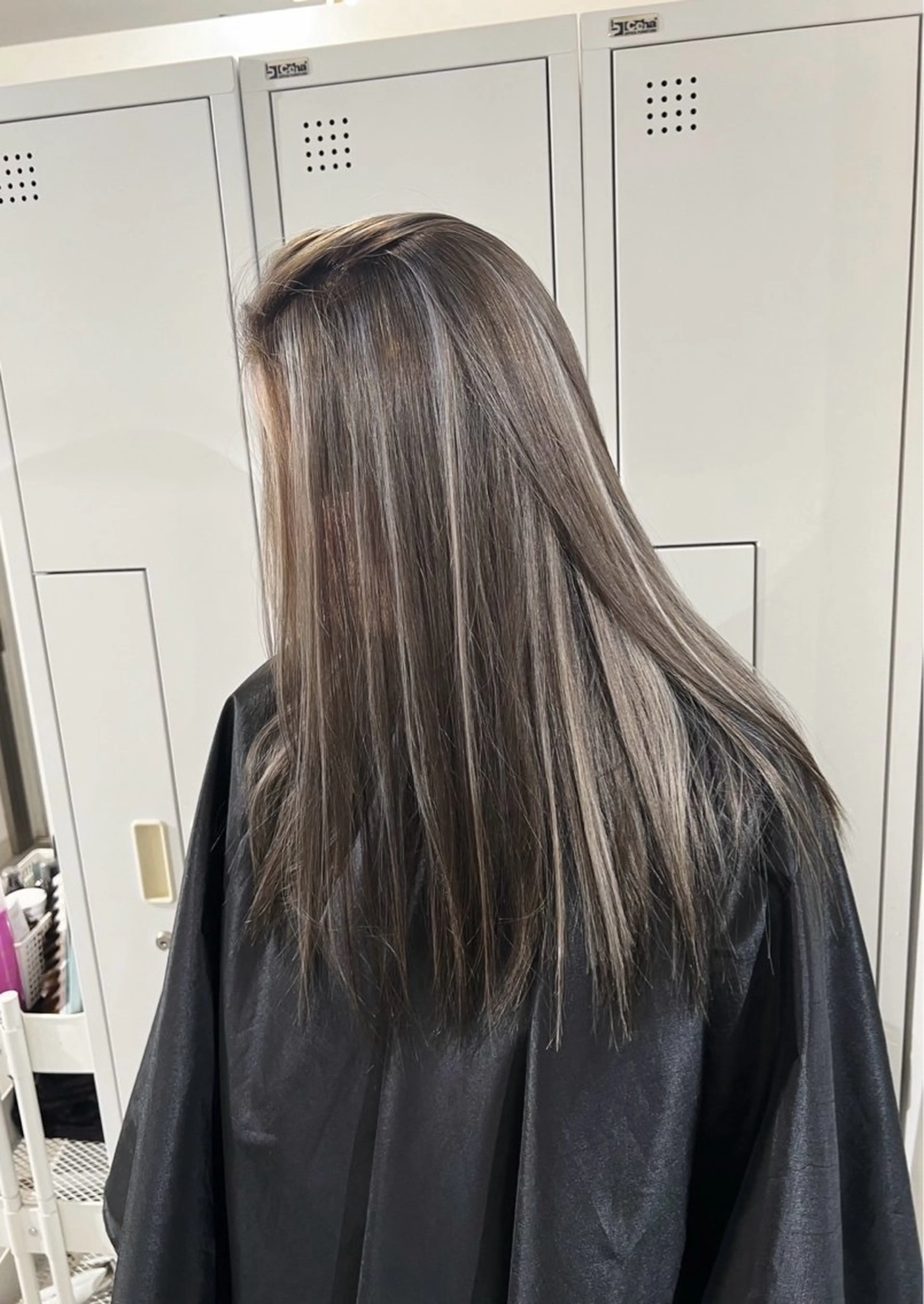 ロング カラー ダークグレー ダークグレージュ グレージュ ハイライトカラー ハイライト ヘアカラー トリートメント ROBIN所属・指名数No.1 /NAOYAのヘアスタイル