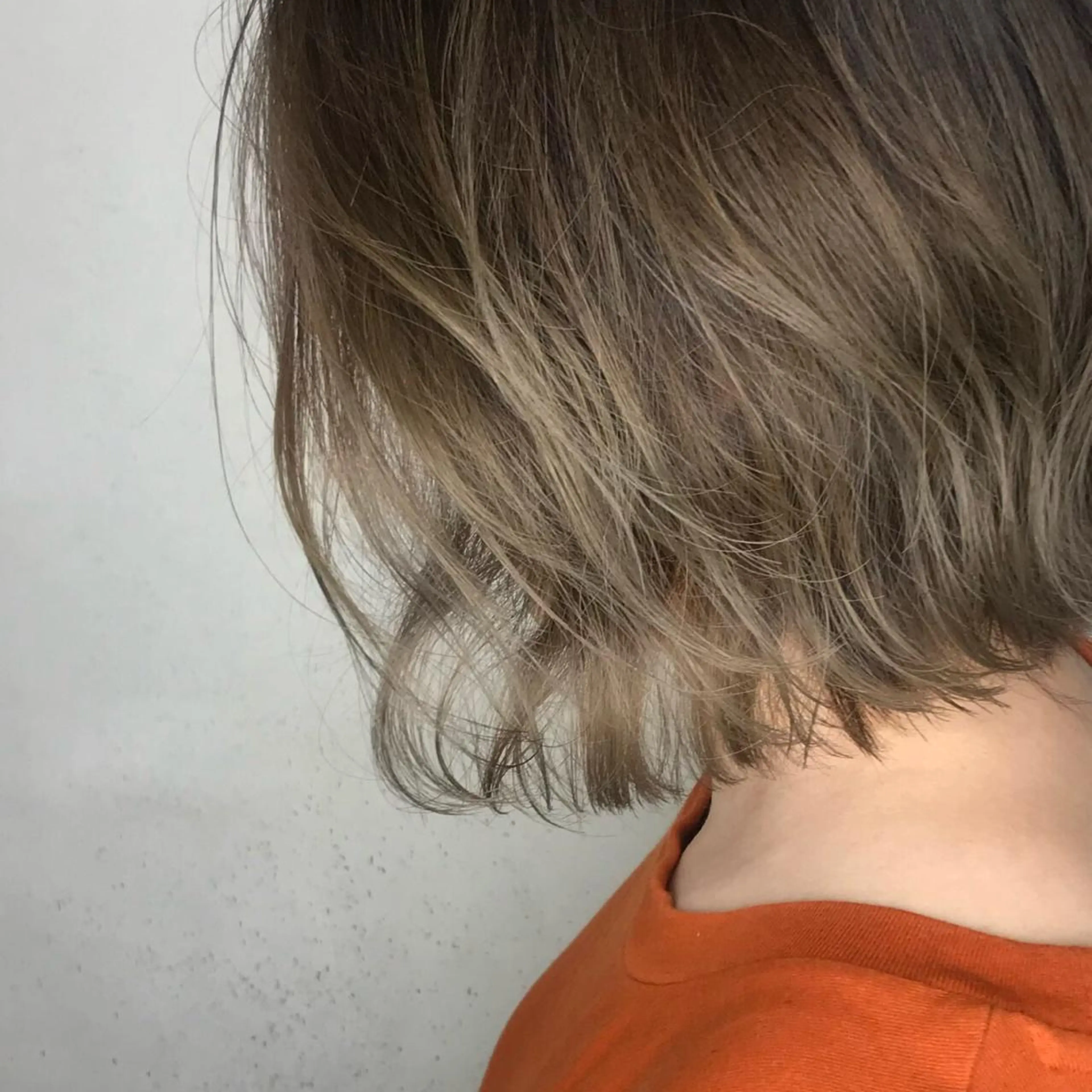 ミディアム カラー esse大阪茶屋町店所属・レイヤーカット 新井田陽寿のヘアスタイル