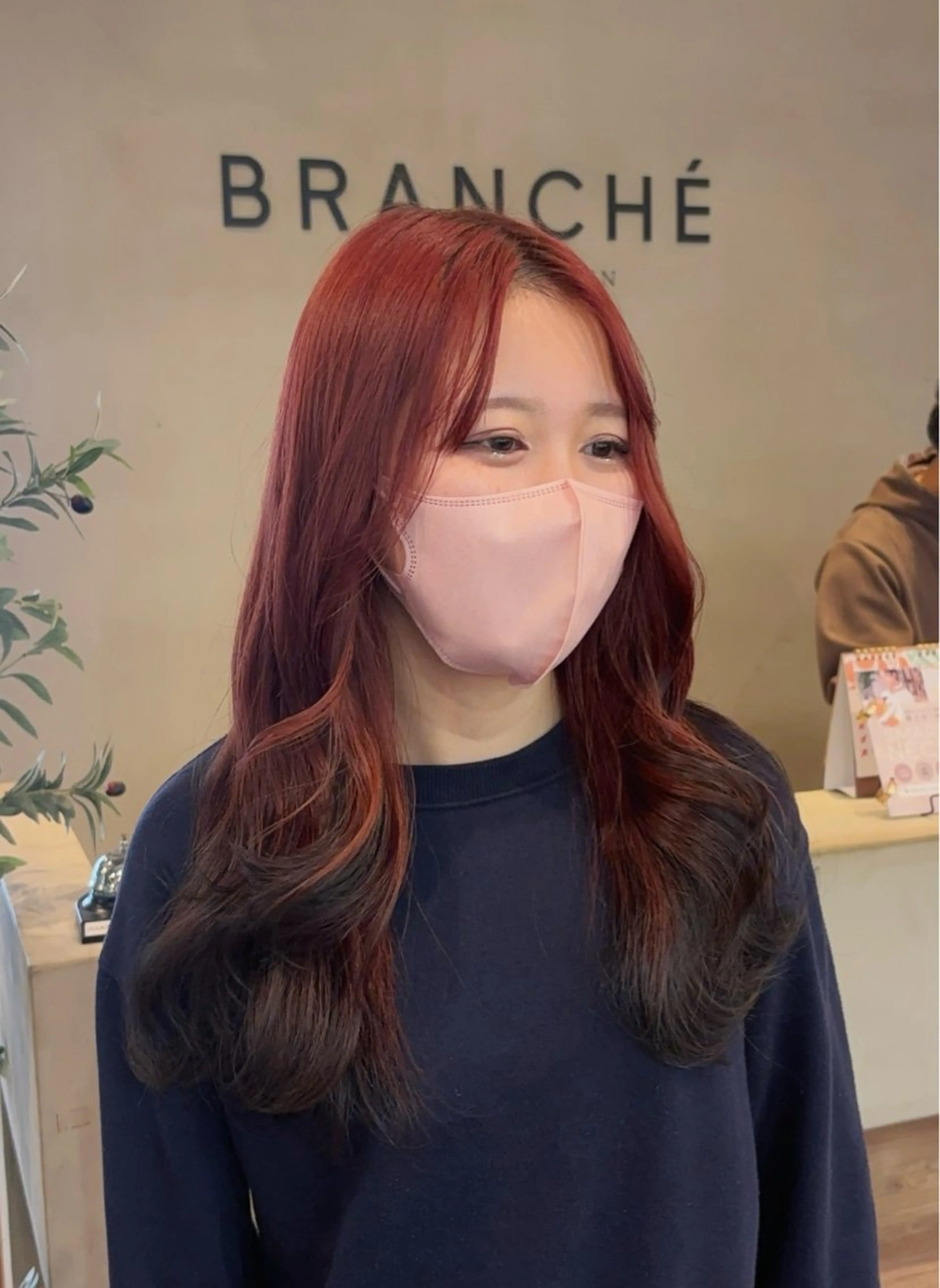 ロング カラー ロングレイヤー ブリーチ ダブルカラー グラデーションカラー 韓国風ヘア ヘアカラー 髙木琉菜／レイヤー 暖色系カラーのヘアスタイル