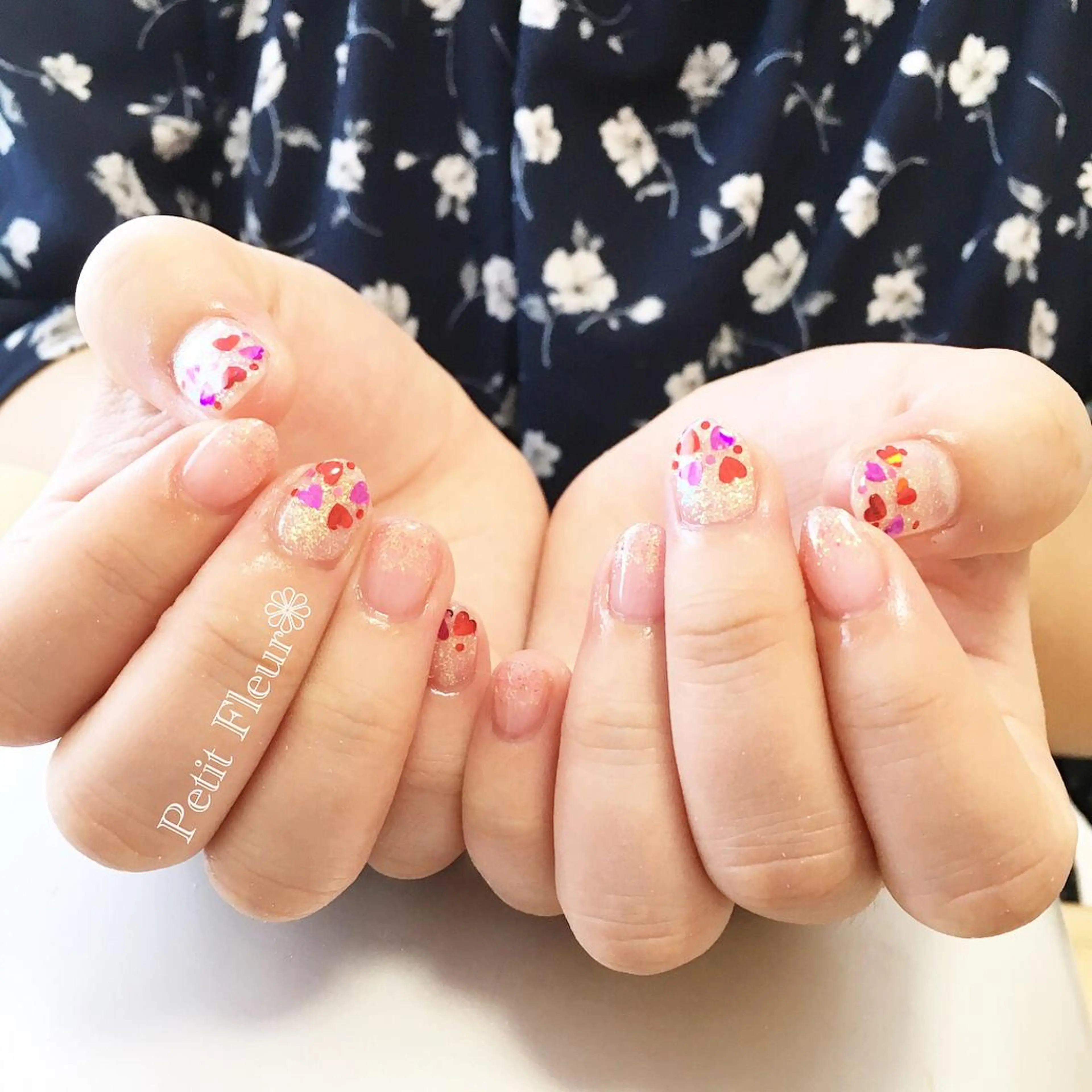 ネイル ハート キラキラネイル ラメ(グリッター) ショートネイル Petit Fleur所属・青柳 亜梨奈のマツエク・マツパデザイン