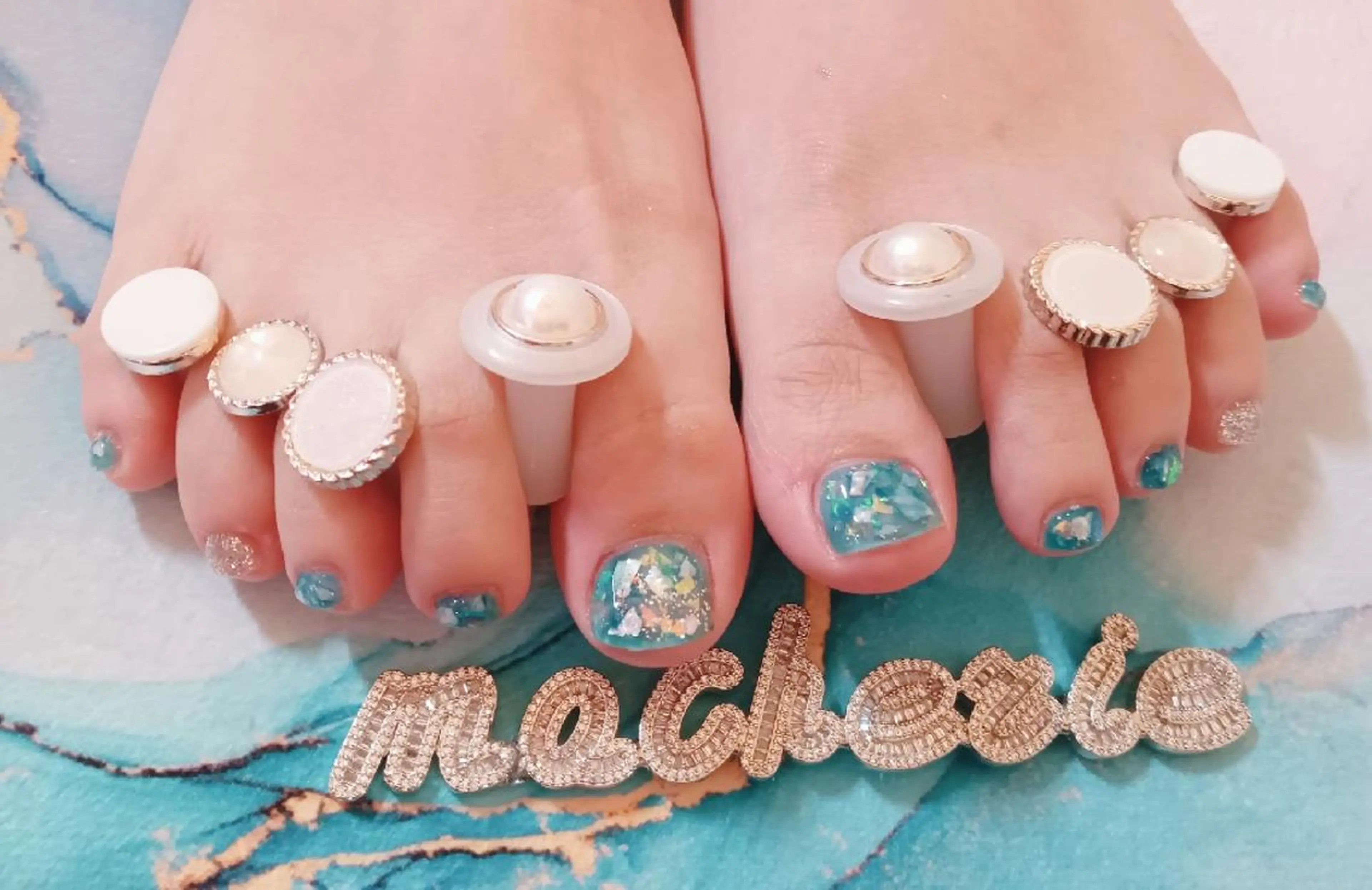 ネイル ブルー キラキラネイル フットネイル Nail Salon macherieのネイルデザイン