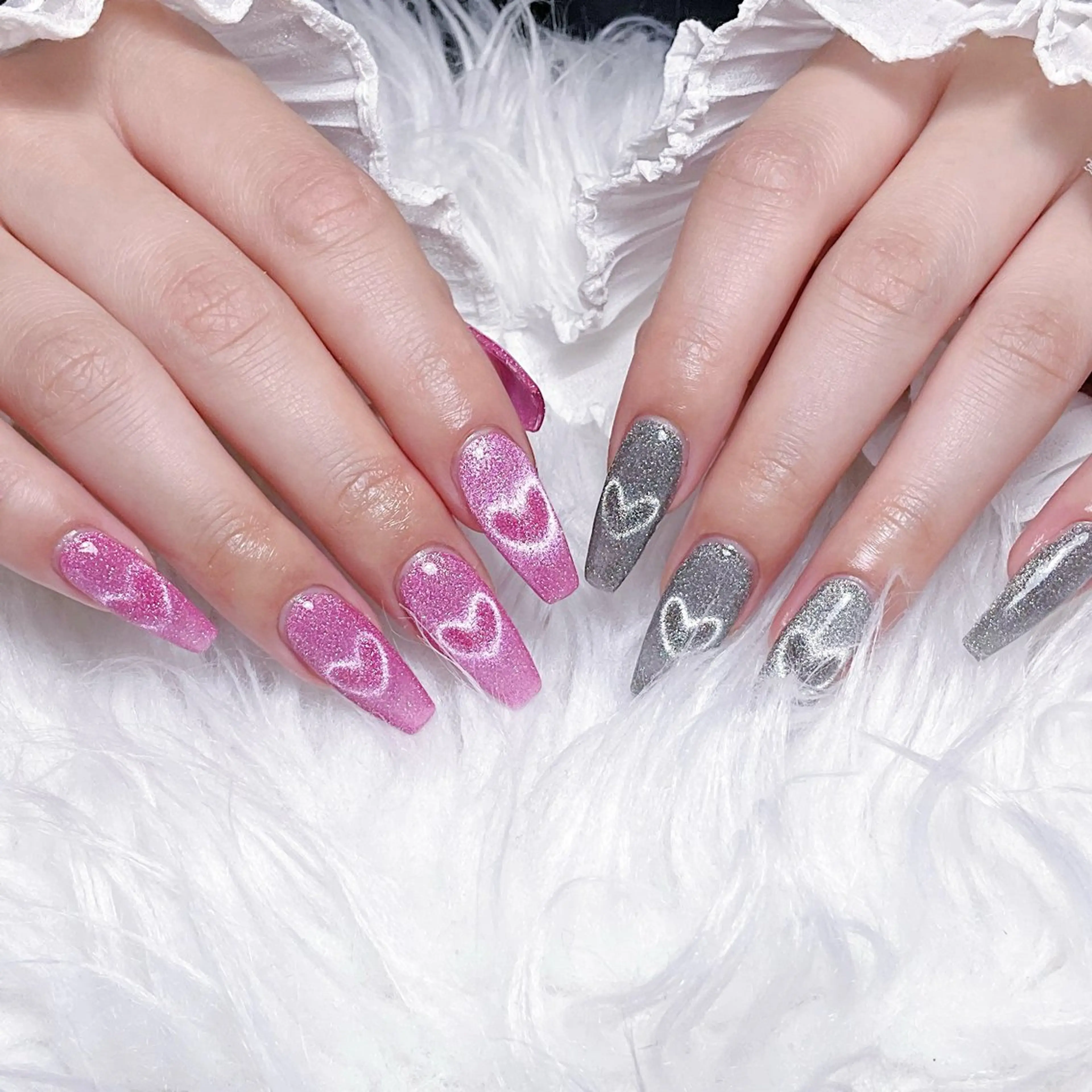 ネイル ハート マグネットネイル ネイルチップ 🌈Yun nail hyejin💋のネイルデザイン