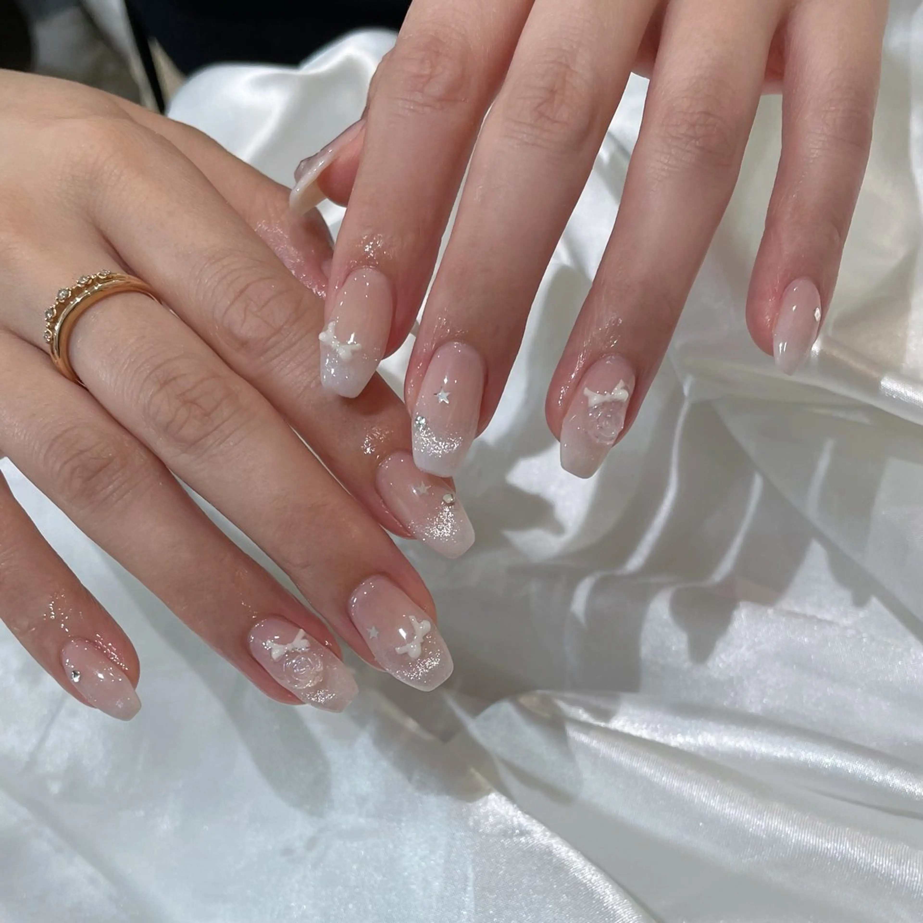 ネイル フレンチネイル ジェルネイル ガーリー マグネットネイル マグネットフレンチ ハンドネイル 細矢 咲花のネイルデザイン