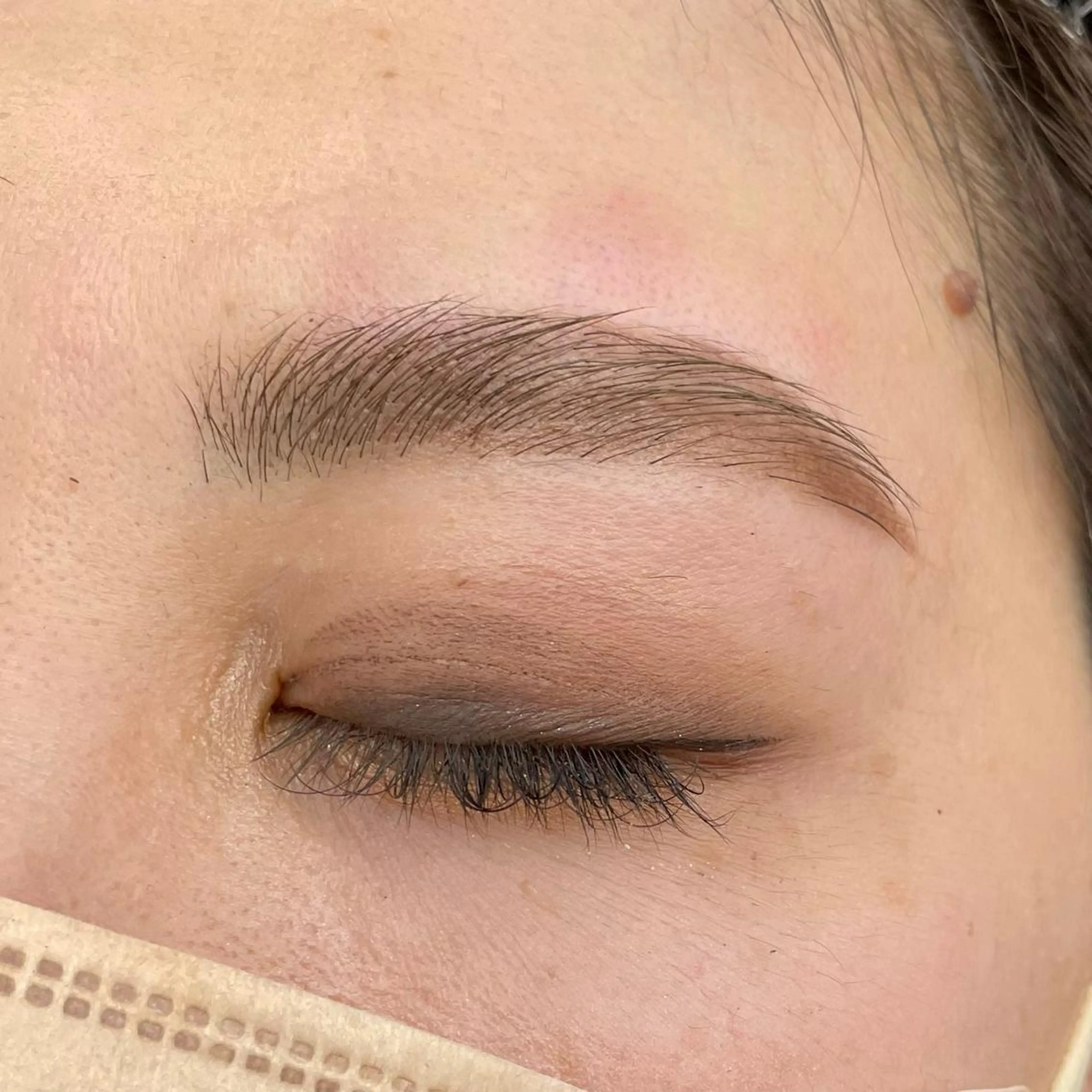 アイブロウ 鍵山 千秋のヘアスタイル