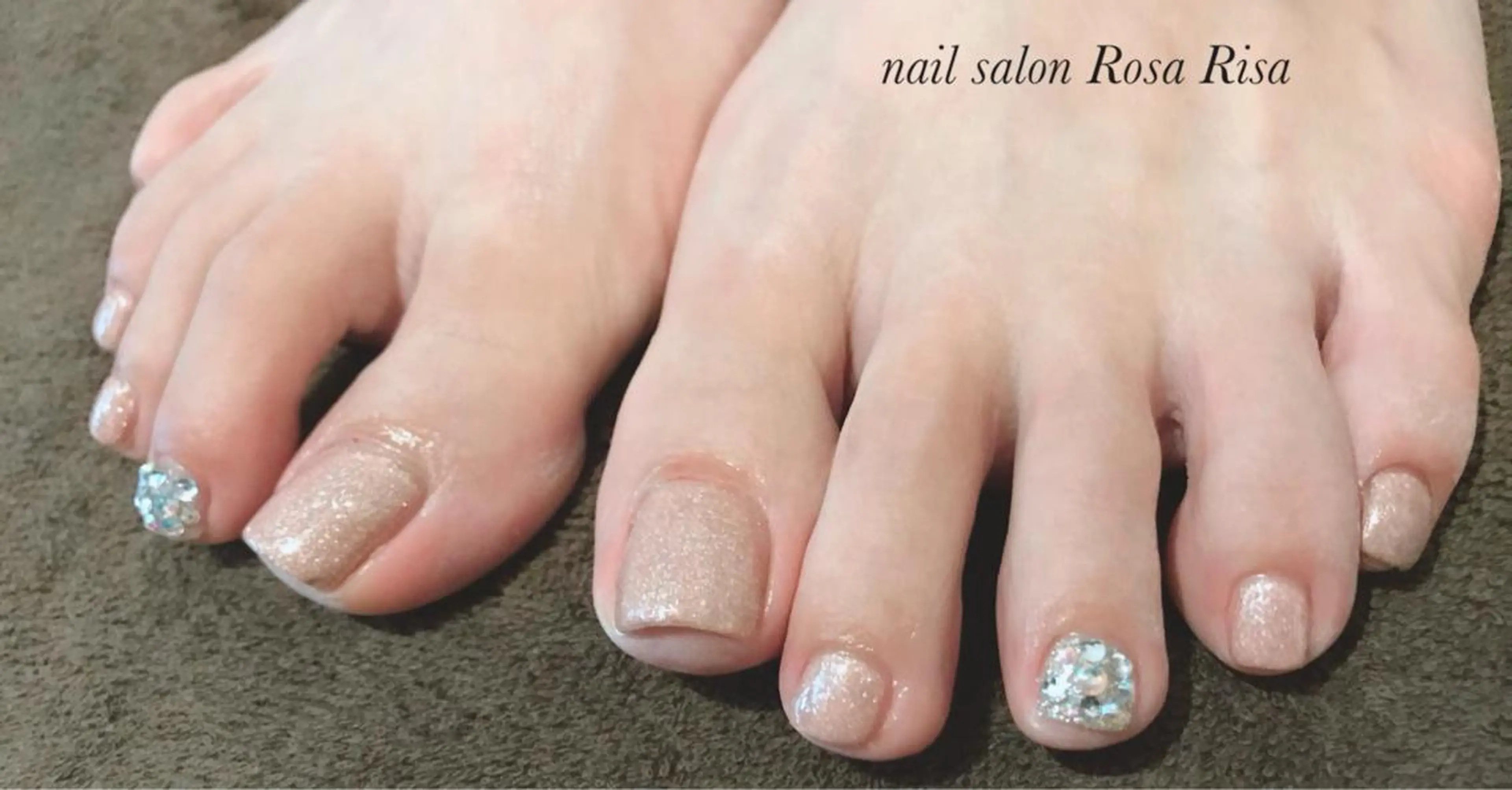 ネイル アートネイル フットネイル ゴージャス シンプルネイル ネイルスタジオ シェイクユアハンズのネイルデザイン
