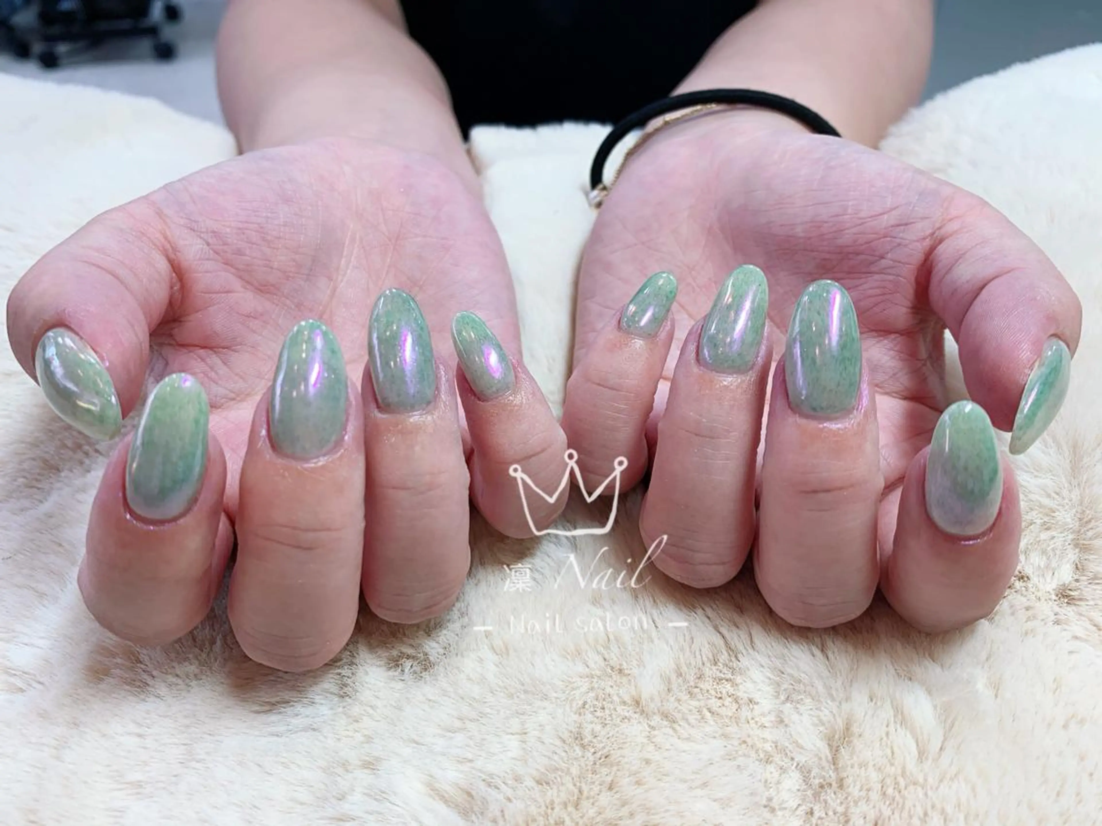 カラー ネイル グリーン ミラーネイル Lea NAILsalon所属・Le’a NailSalonのネイルデザイン