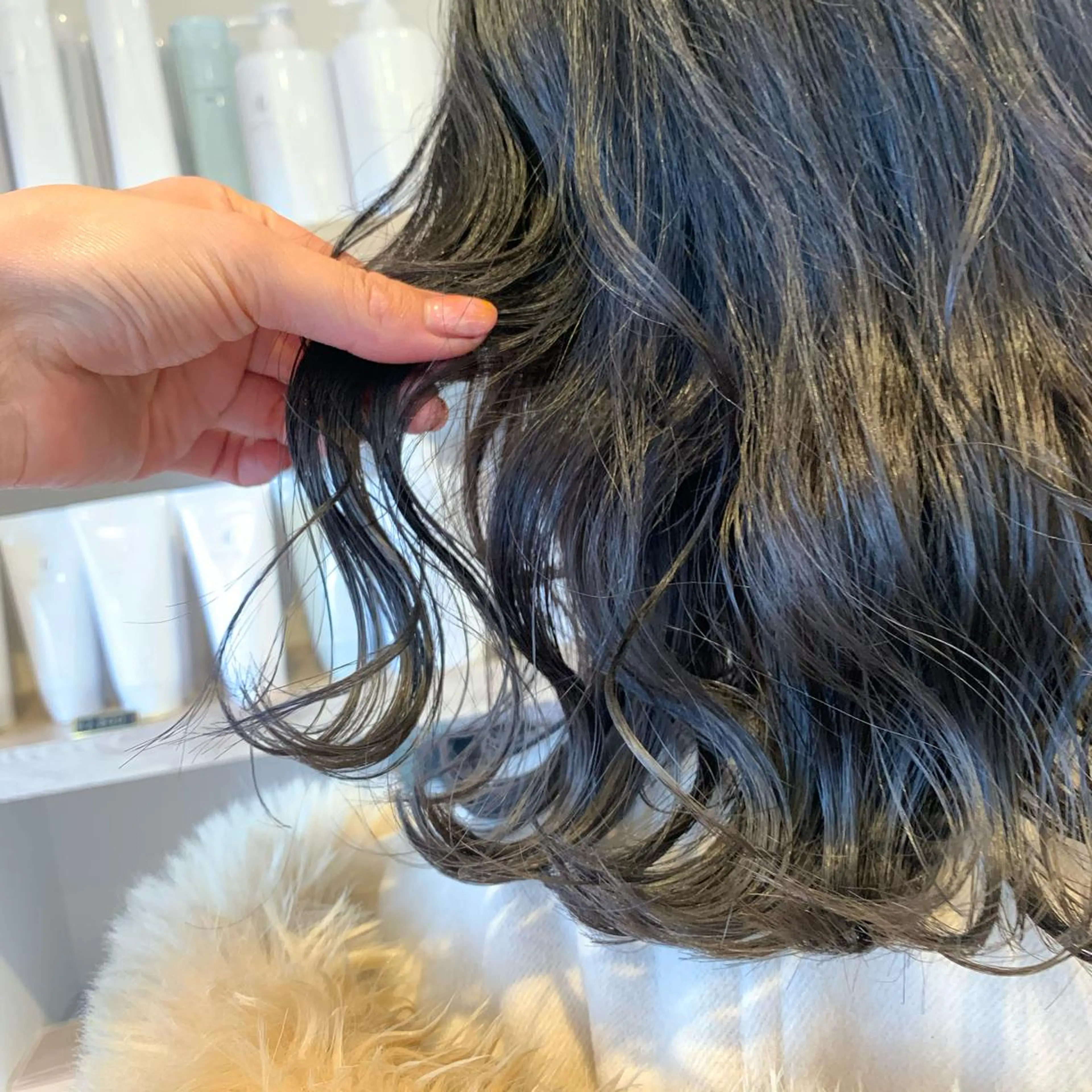 ミディアム ホラオク カナエのヘアスタイル