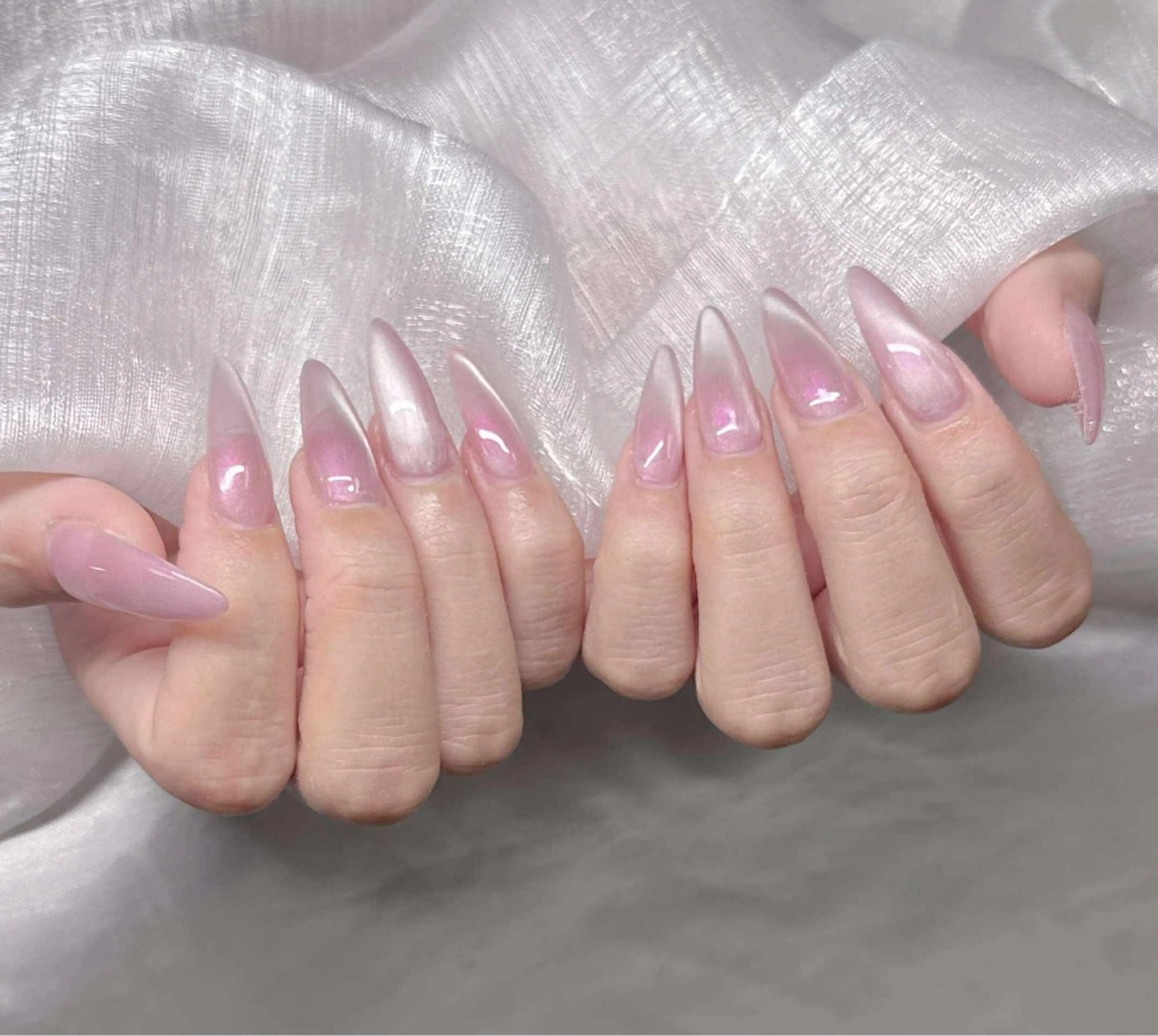 ネイル 長さ出し グラデーション 卒業式 キラキラネイル マグネットネイル ハンドネイル Lee Nailsのネイルデザイン