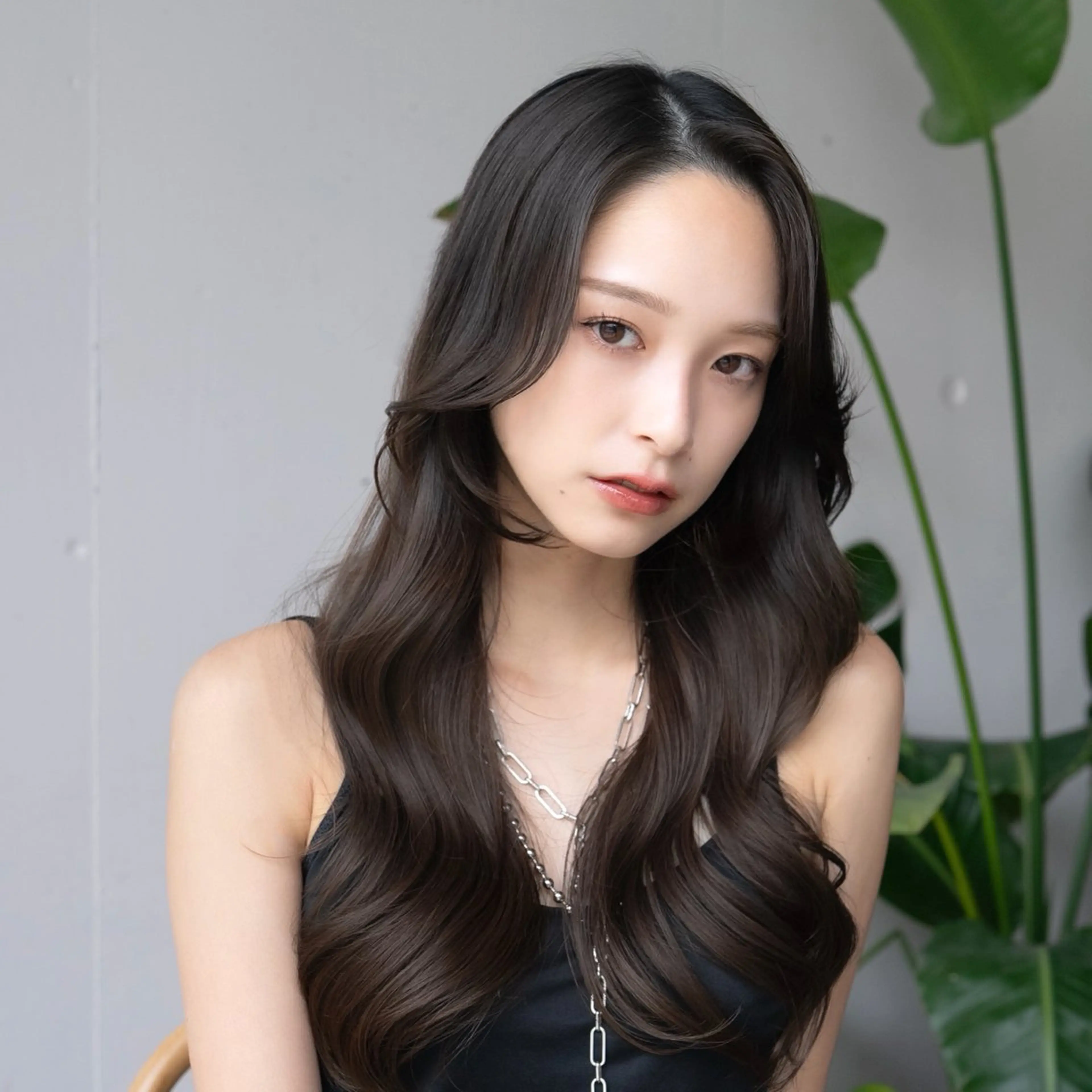 ロング 顔周りカット レイヤーカット トリートメント カット ヘアカラー トリートメント まとまるレイヤー カット/透明感カラーのヘアスタイル