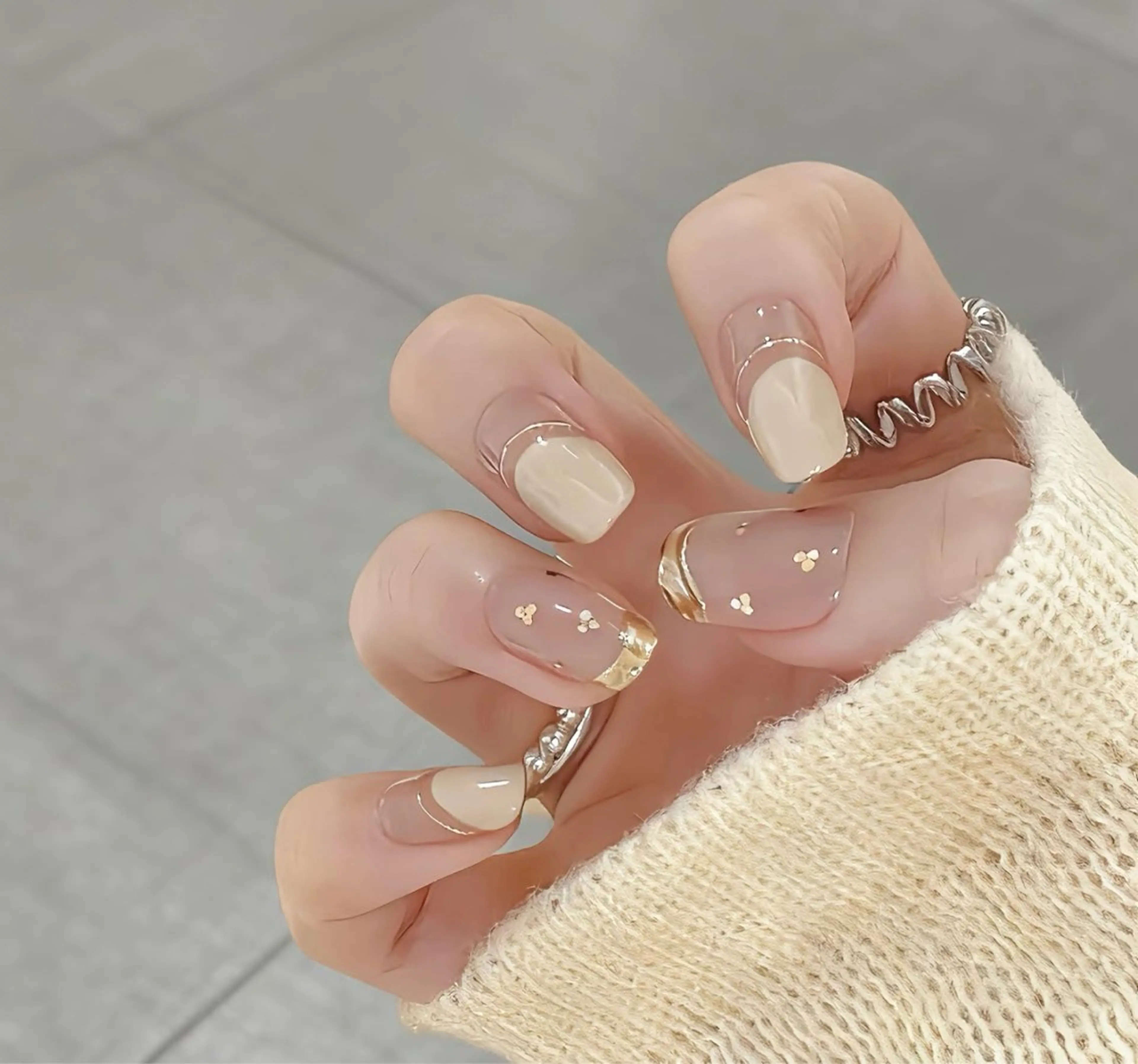 ネイル ゴールド ミラーネイル ハンドネイル Maylie Nail所属・キイ サロンのネイルデザイン