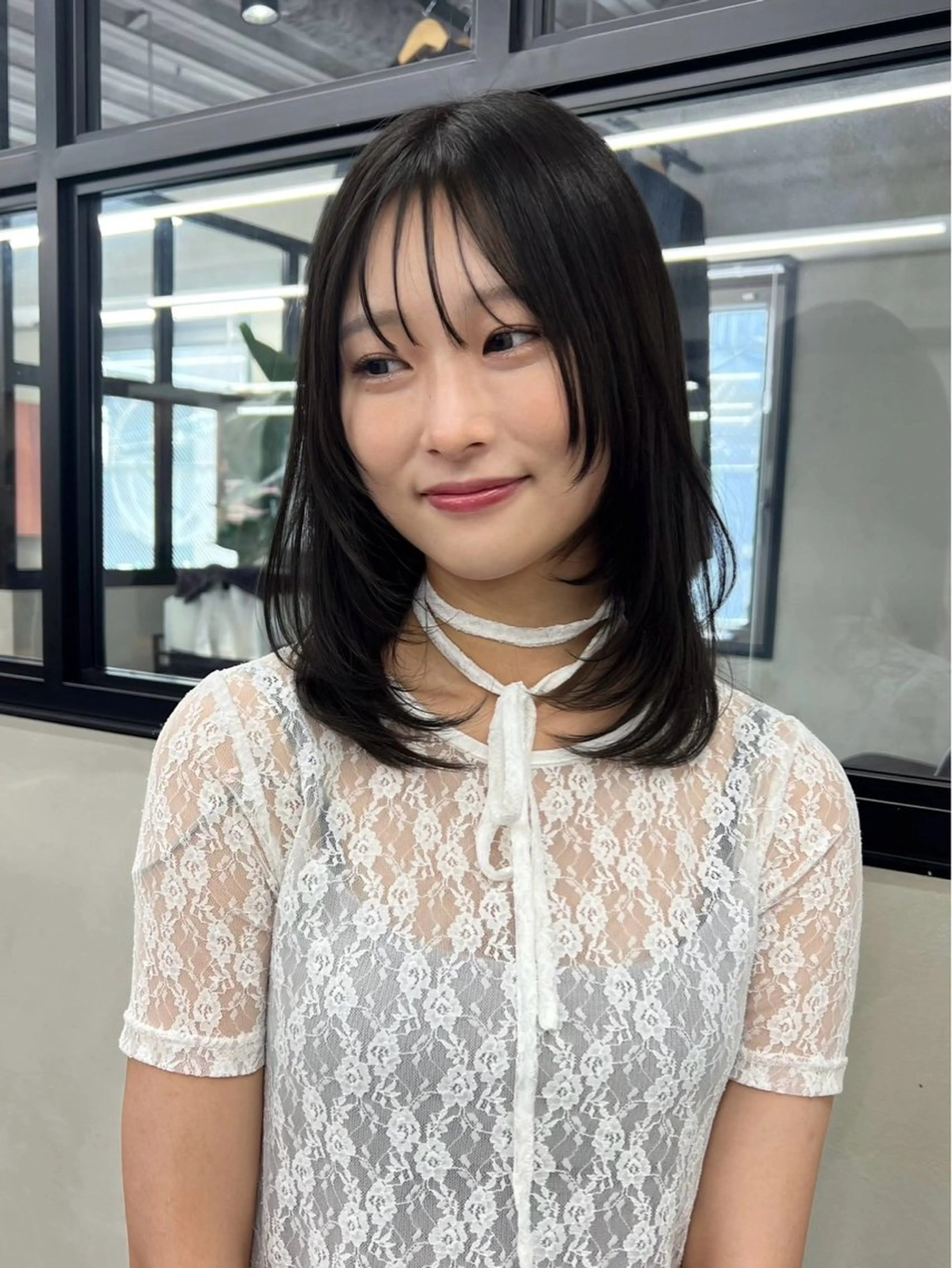 ミディアム カット effect横浜所属・切りっぱなしボブ/ 艶カラー/綾莉のヘアスタイル