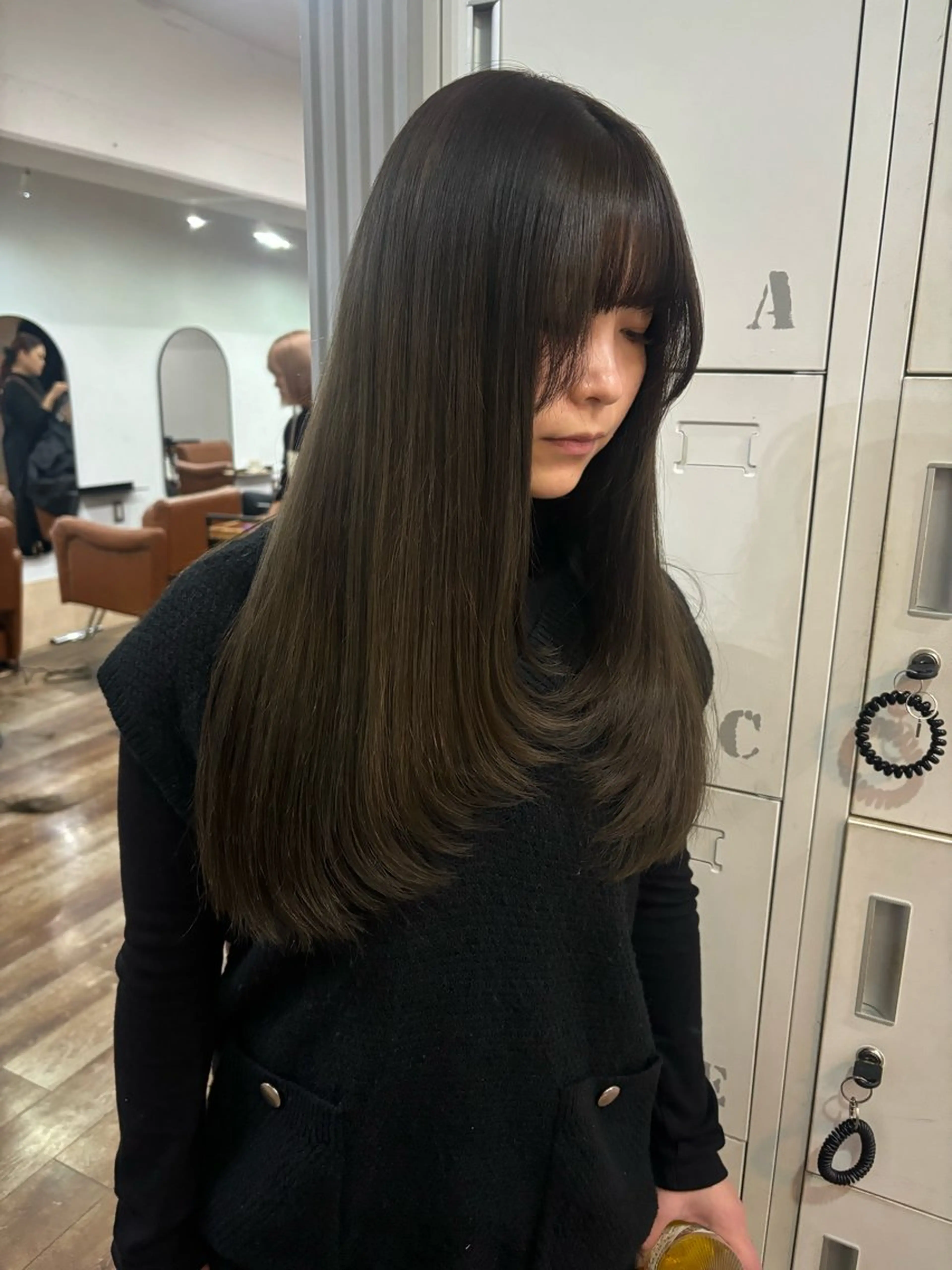 ロング カラー レイヤーカット 𝑴𝒊𝒌𝒖💝 透明感モテカラーのヘアスタイル