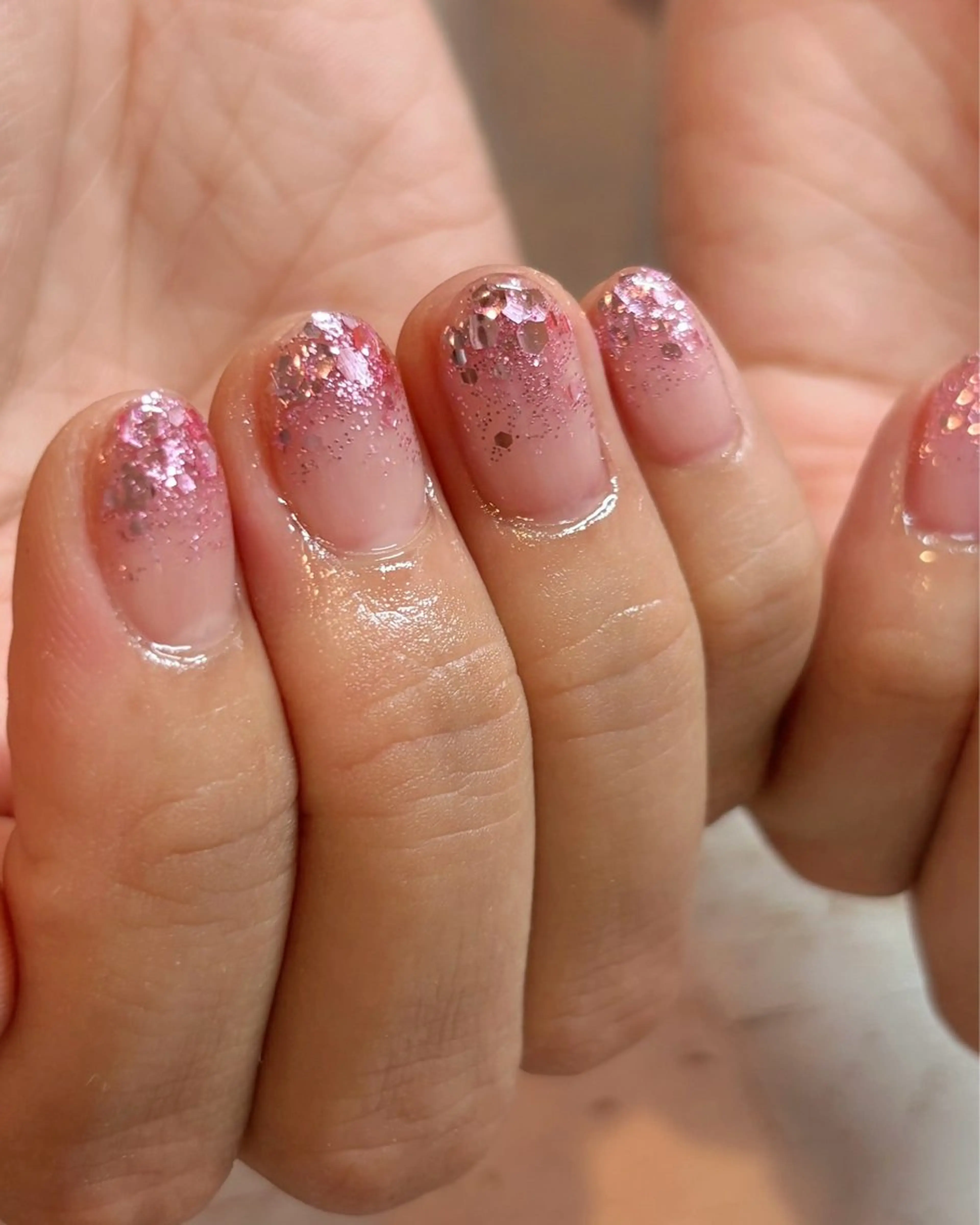 ネイル ラメ(グリッター) ラメグラデーション 人見 菜巴（ネイリスト）のネイルデザイン