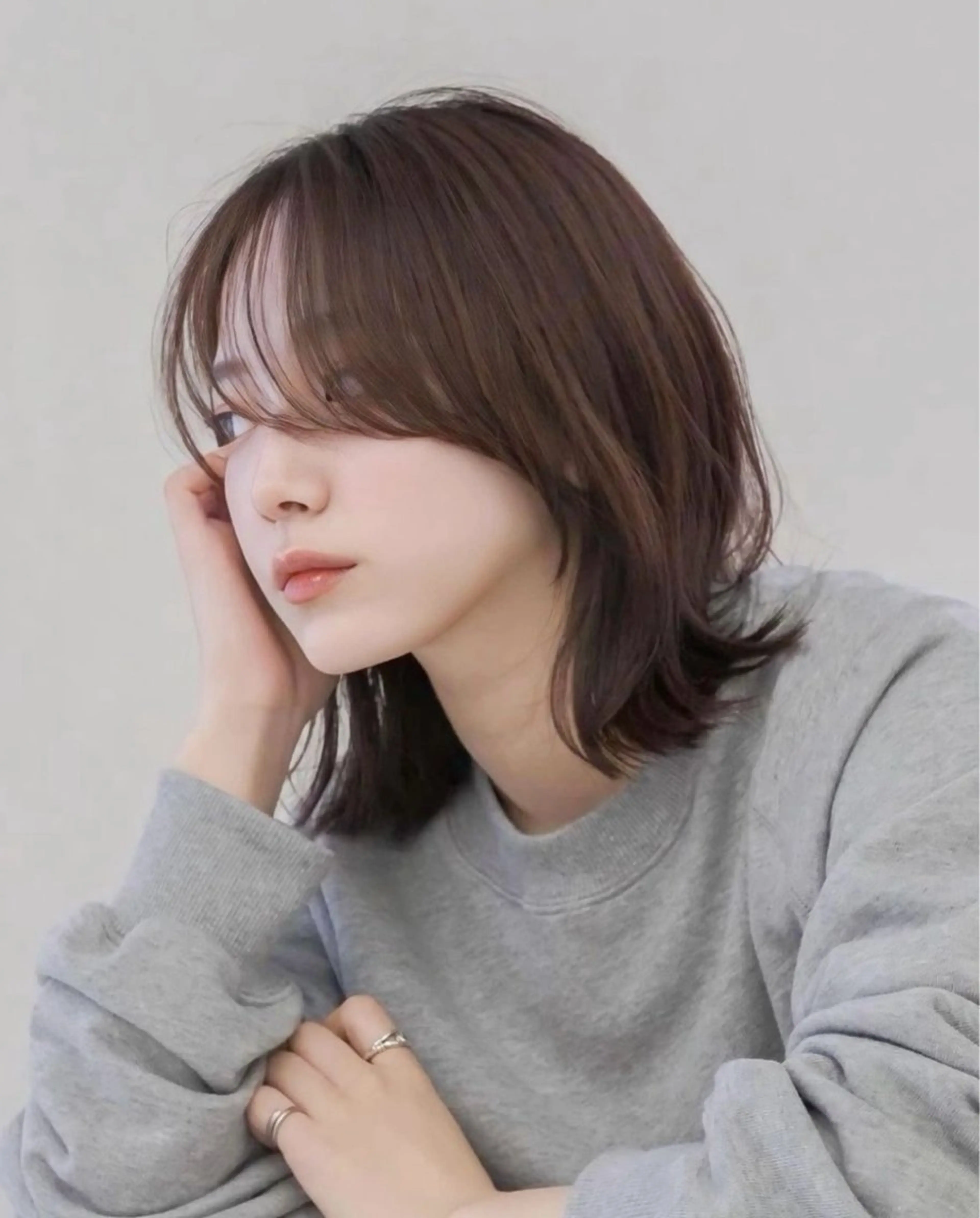 ミディアム 顔周りカット 六本松航空所属・金原 愛珠のヘアスタイル