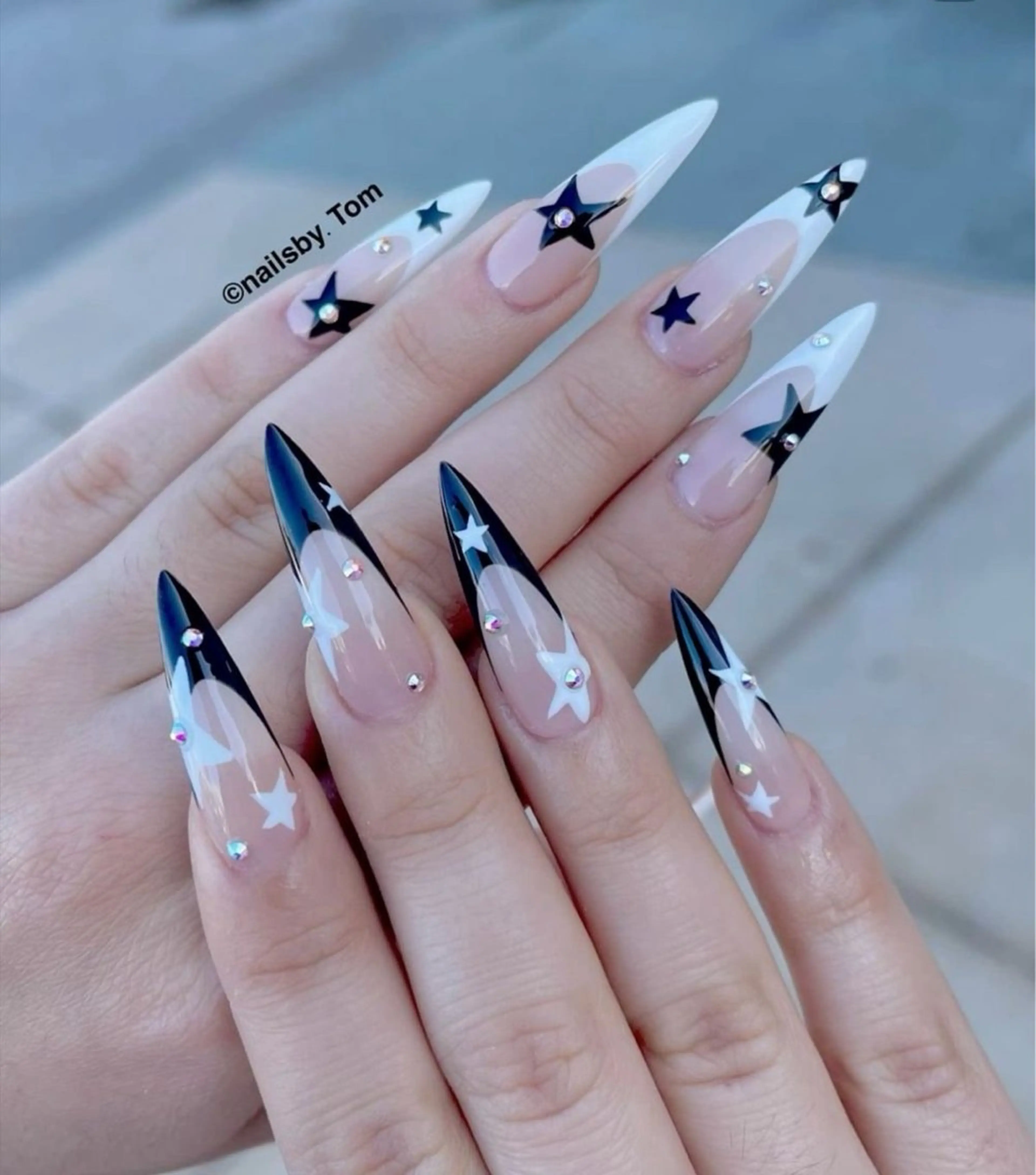 ネイル アートネイル 長さ出し ジェルネイル マグネットネイル ニュアンスネイル ハンドネイル Cloudy Chan 歌舞伎町のネイルデザイン