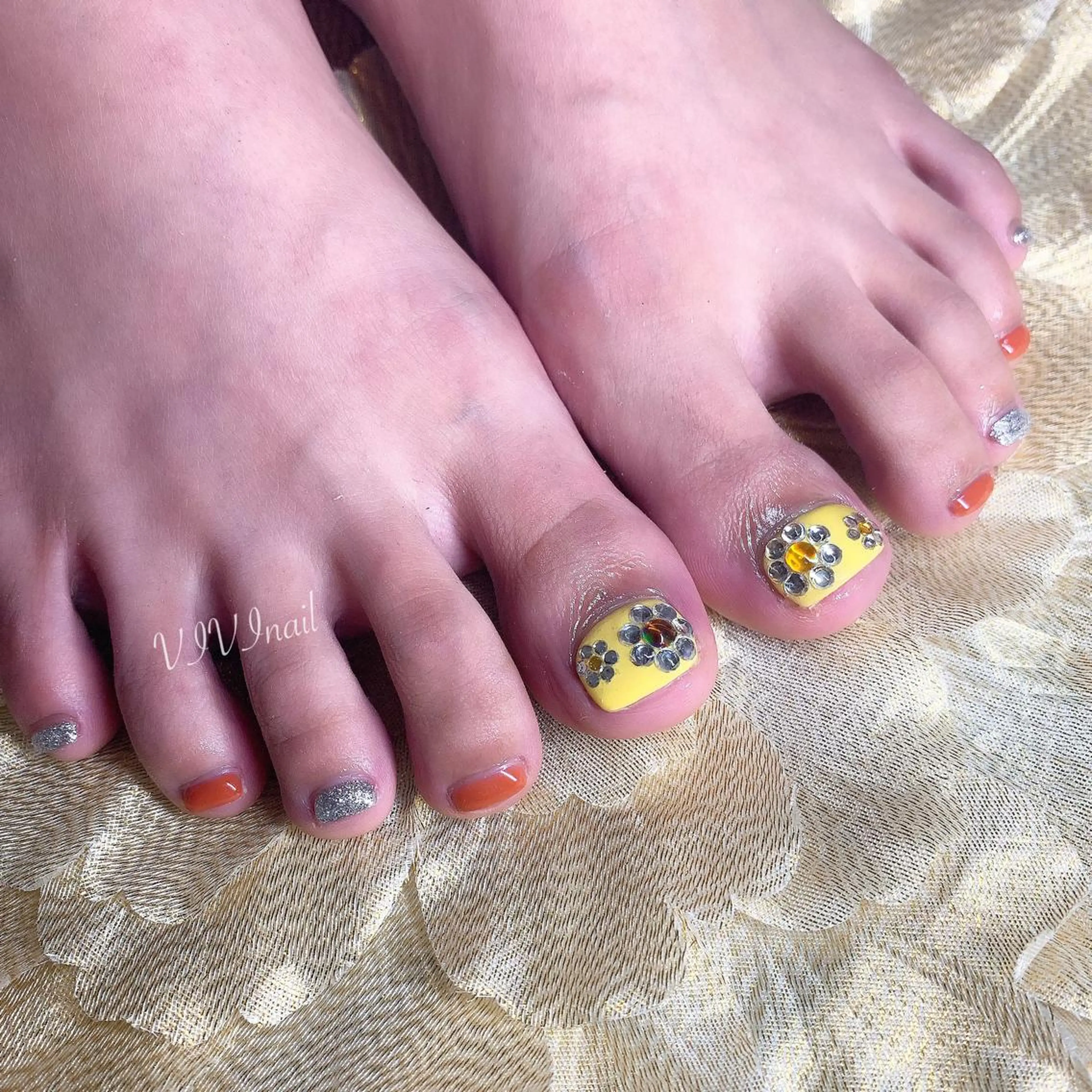 ネイル フラワーネイル ストーンネイル フットネイル vivi nailのネイルデザイン