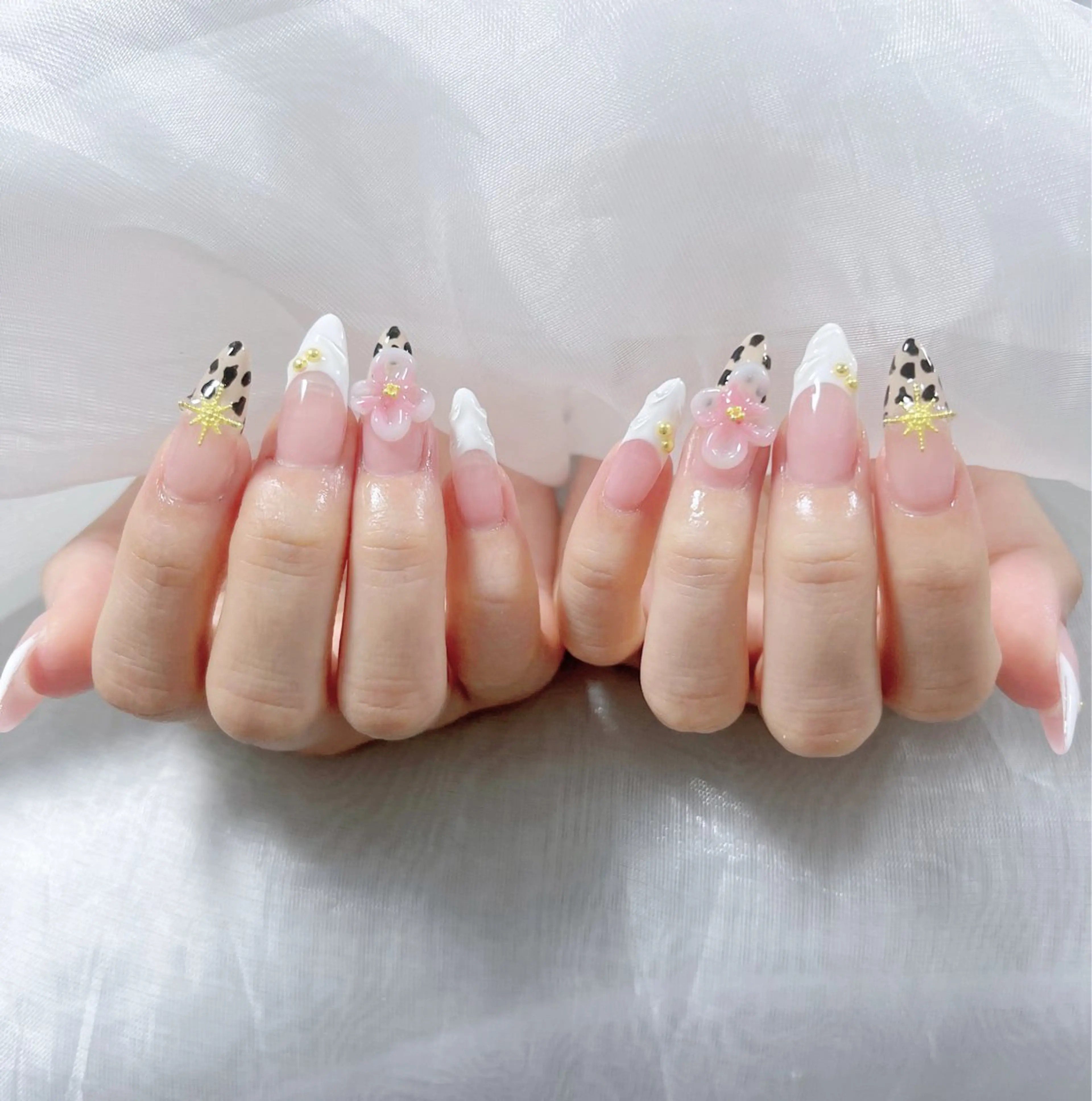 ネイル オーロラネイル クリアネイル フラッシュネイル ジェルネイル グラデーション ZUZU AMEE NAILのネイルデザイン