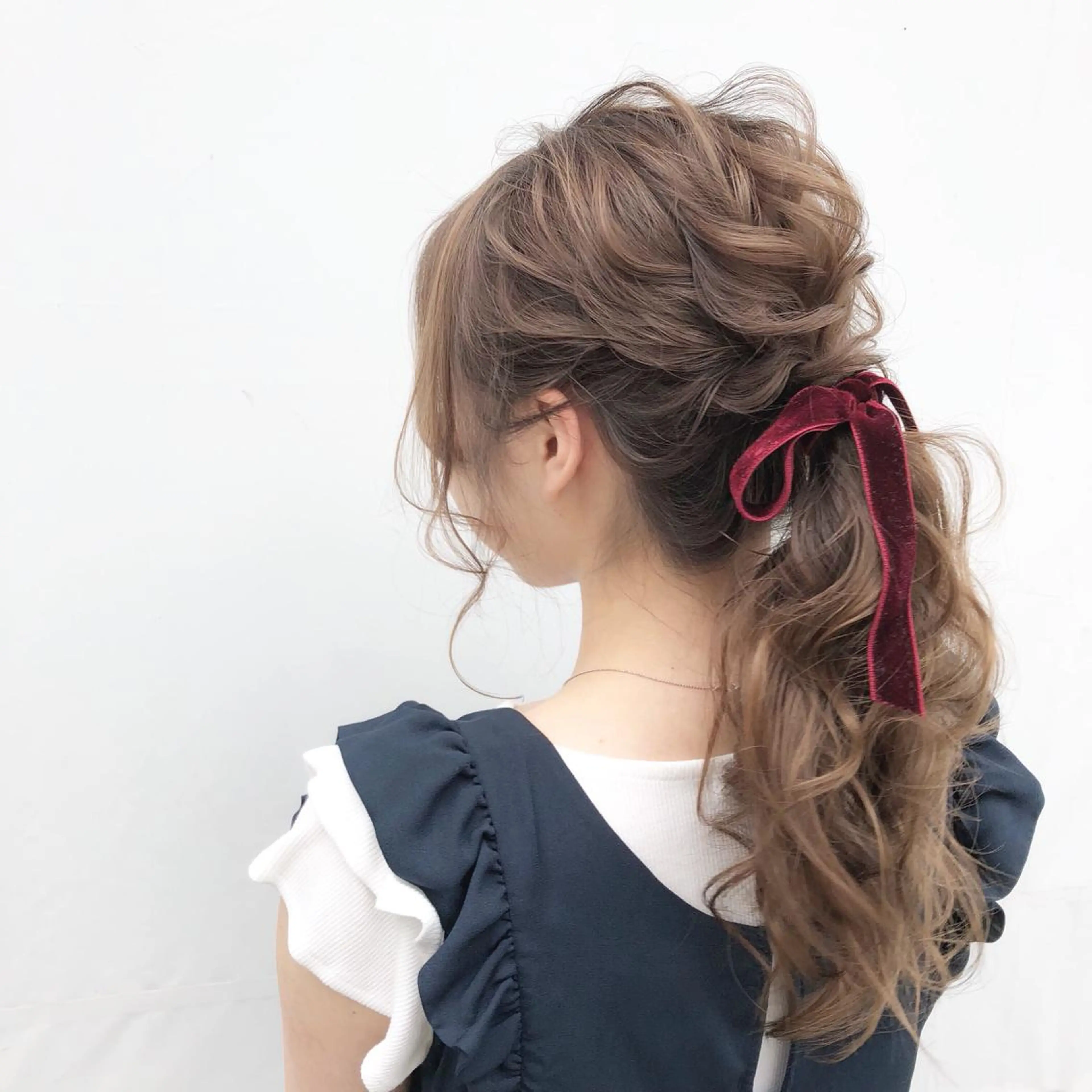 ロング カラー ヘアアレンジ ポニーテール グレージュ カット ヘアカラー トリートメント autre所属・大久保 ひでなりのヘアスタイル