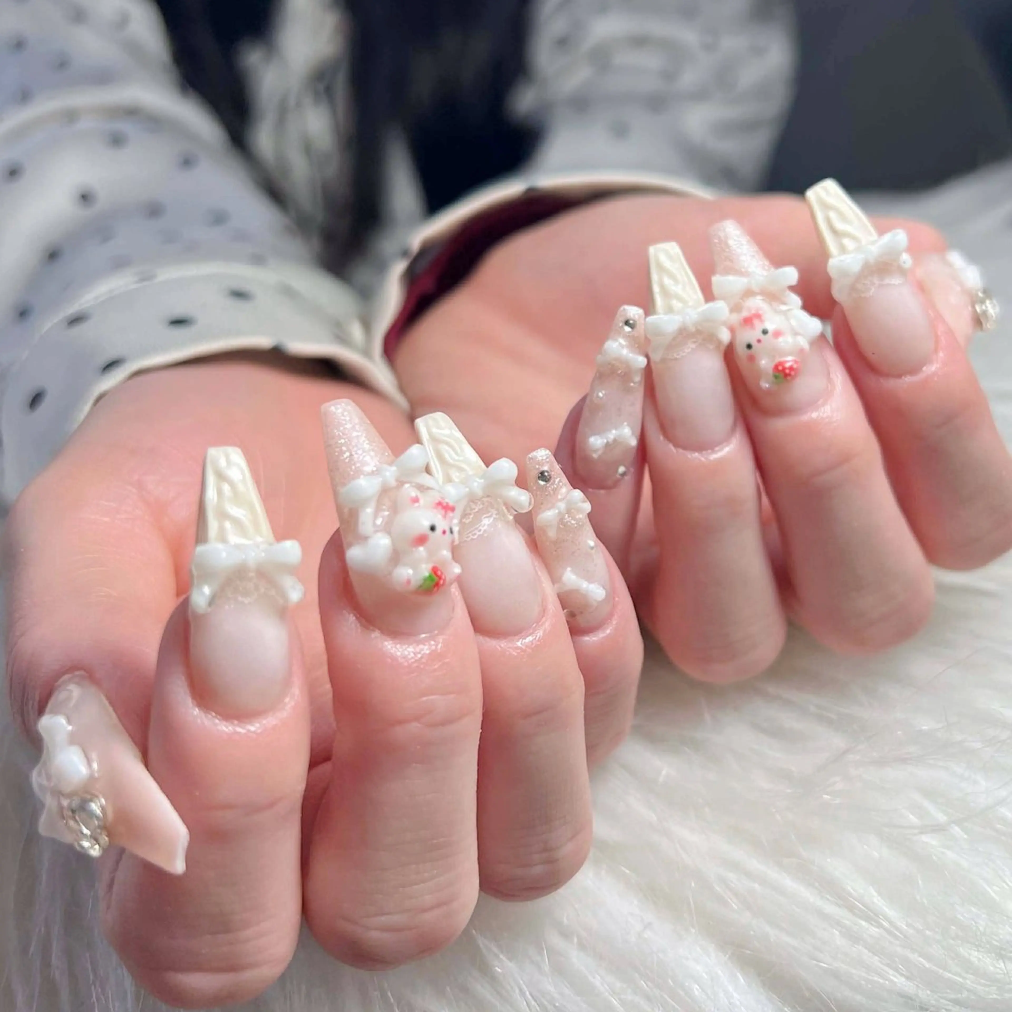 ネイル オーロラネイル クリアネイル 成人式 フラッシュネイル ジェルネイル ハンドネイル Amee Nail Salonのネイルデザイン