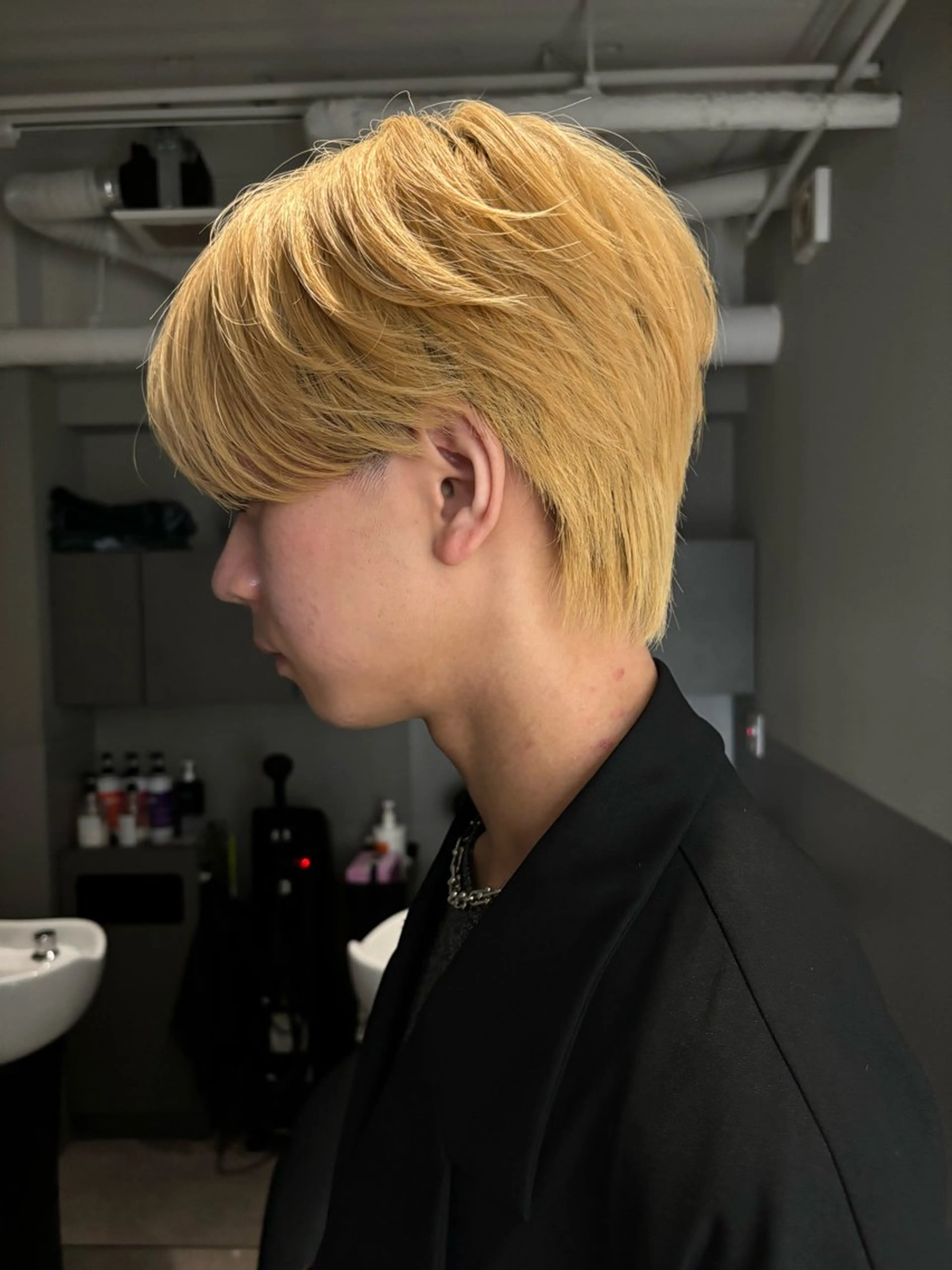 ショート メンズ センターパート メンズハイトーン メンズ韓国風 スパイキーショート 外国人風カラー カット ヘアカラー ハイトーン/ ボブ 中村麟のヘアスタイル