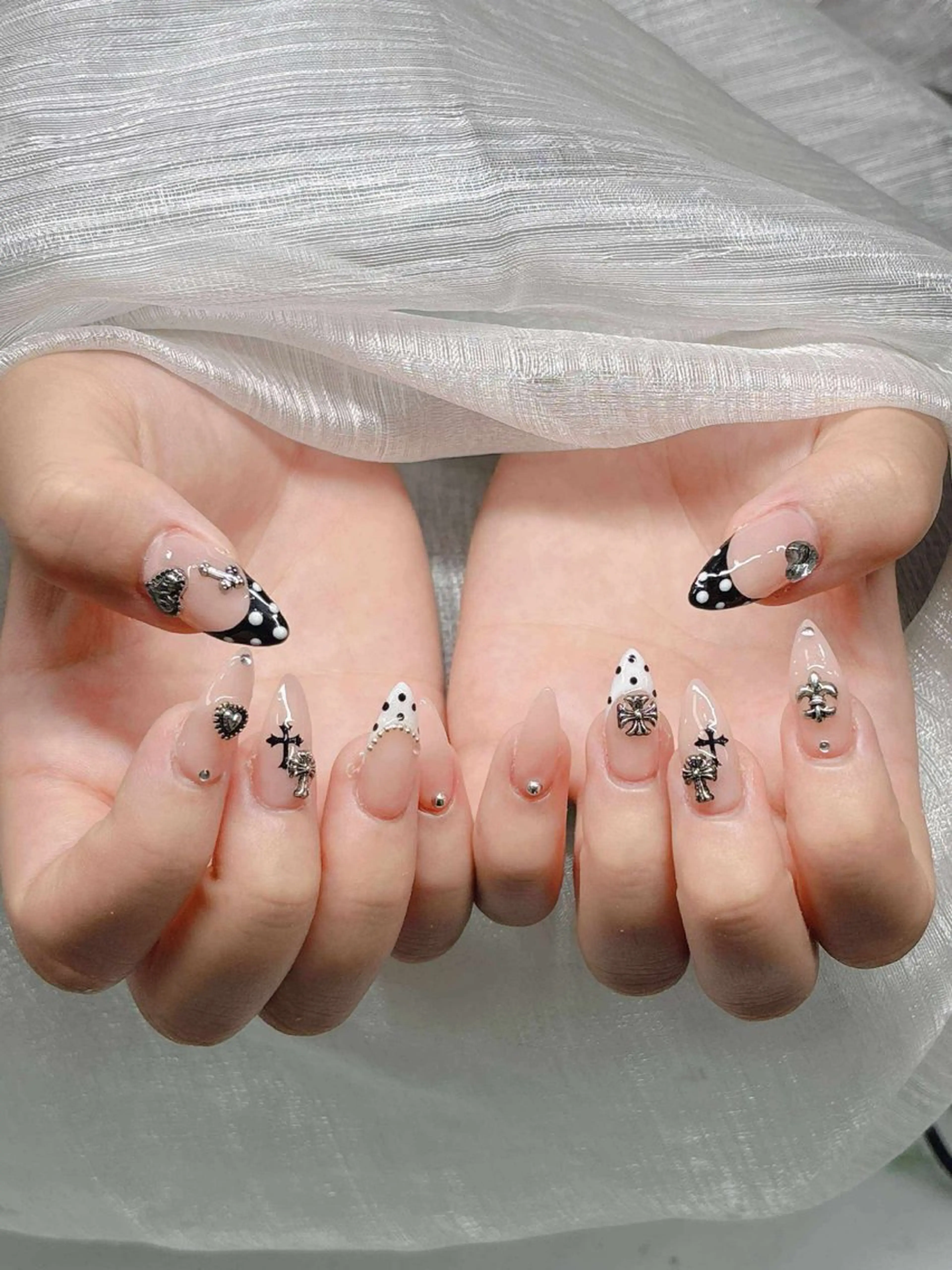 ネイル ハンドネイル Lee Nailsのネイルデザイン