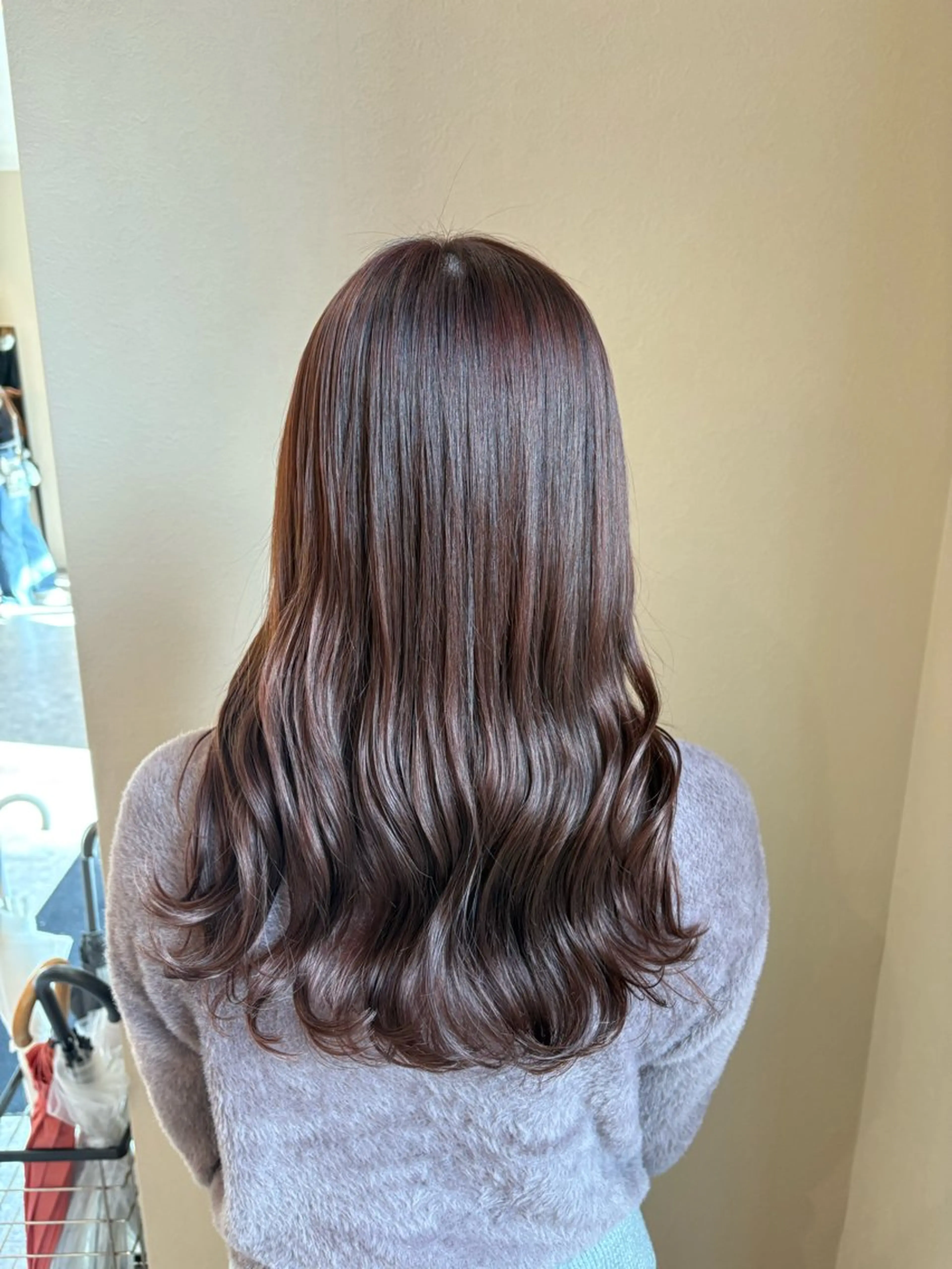 セミロング ラベンダーブラウン ピンクラベンダー カット ヘアカラー 岡本 彩香のヘアスタイル