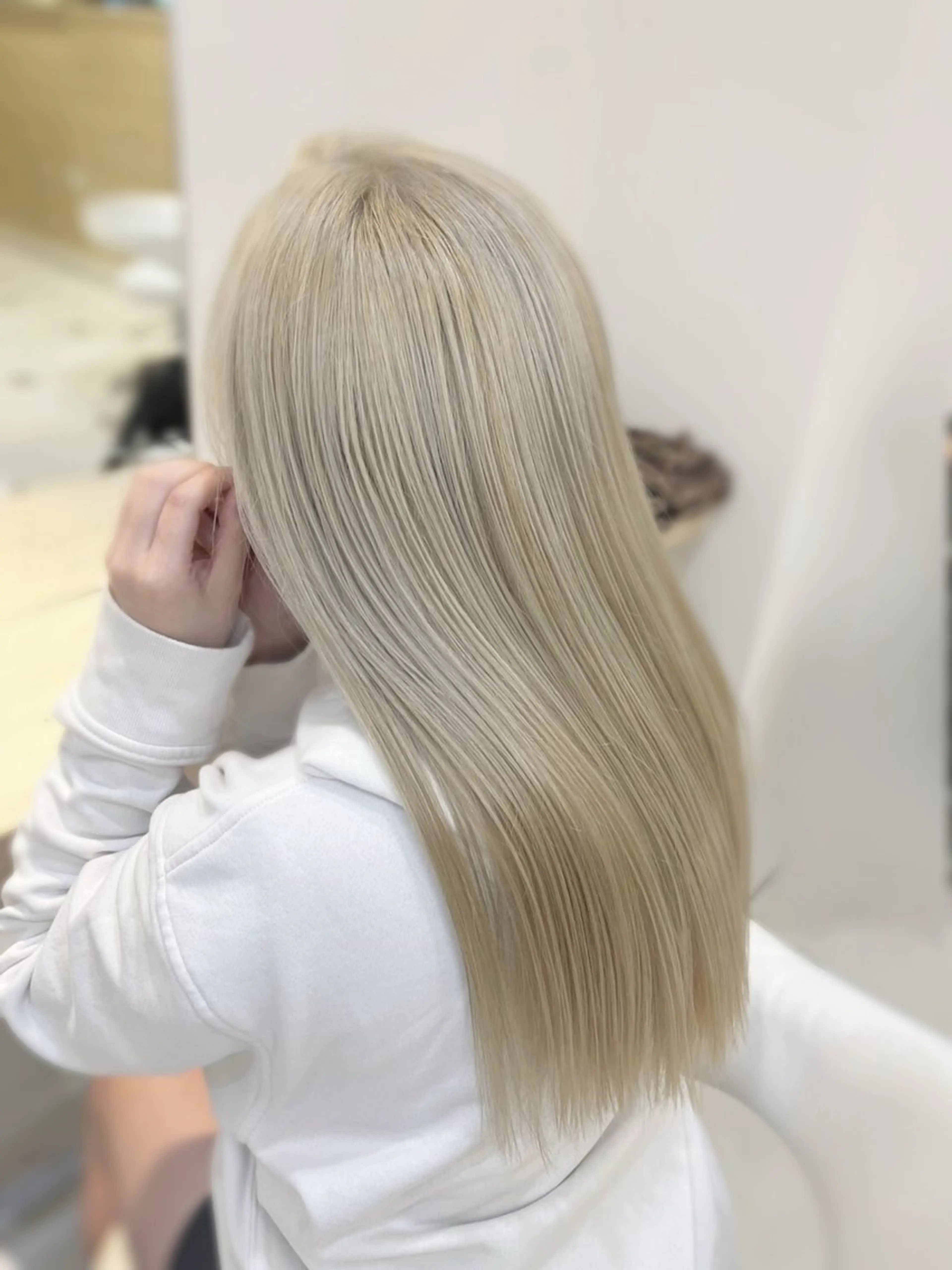 ロング カラー ベージュカラー ブリーチ ホワイトベージュ カット ヘアカラー カラー特化美容師 なかもと たつひろのヘアスタイル