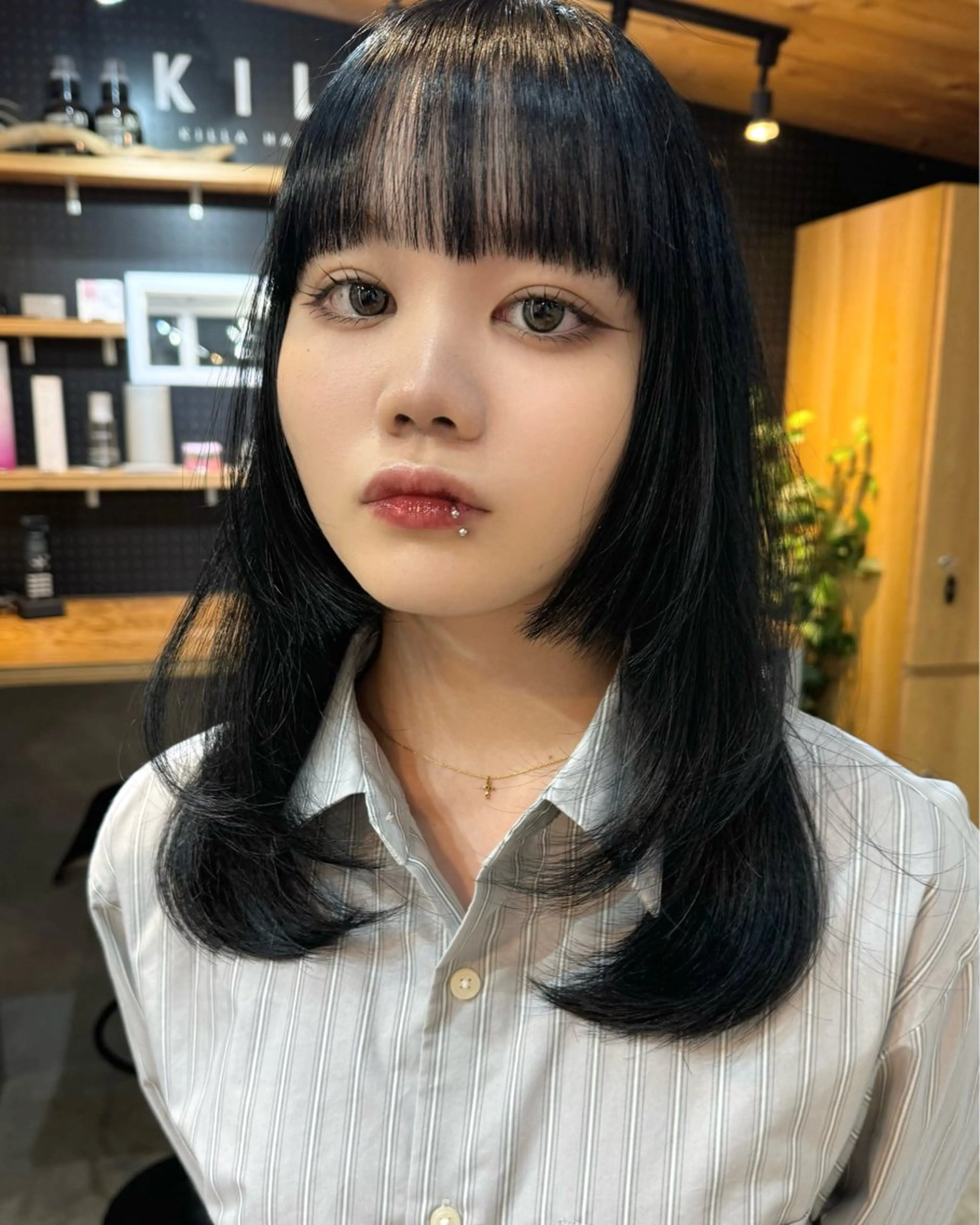 ミディアム カラー ミディアムレイヤー 顔まわりレイヤー 顔周りカット ハッシュカット レイヤーカット カット ヘアカラー トリートメント ブリーチダブルカラー ハイライト/山本喜熙のヘアスタイル