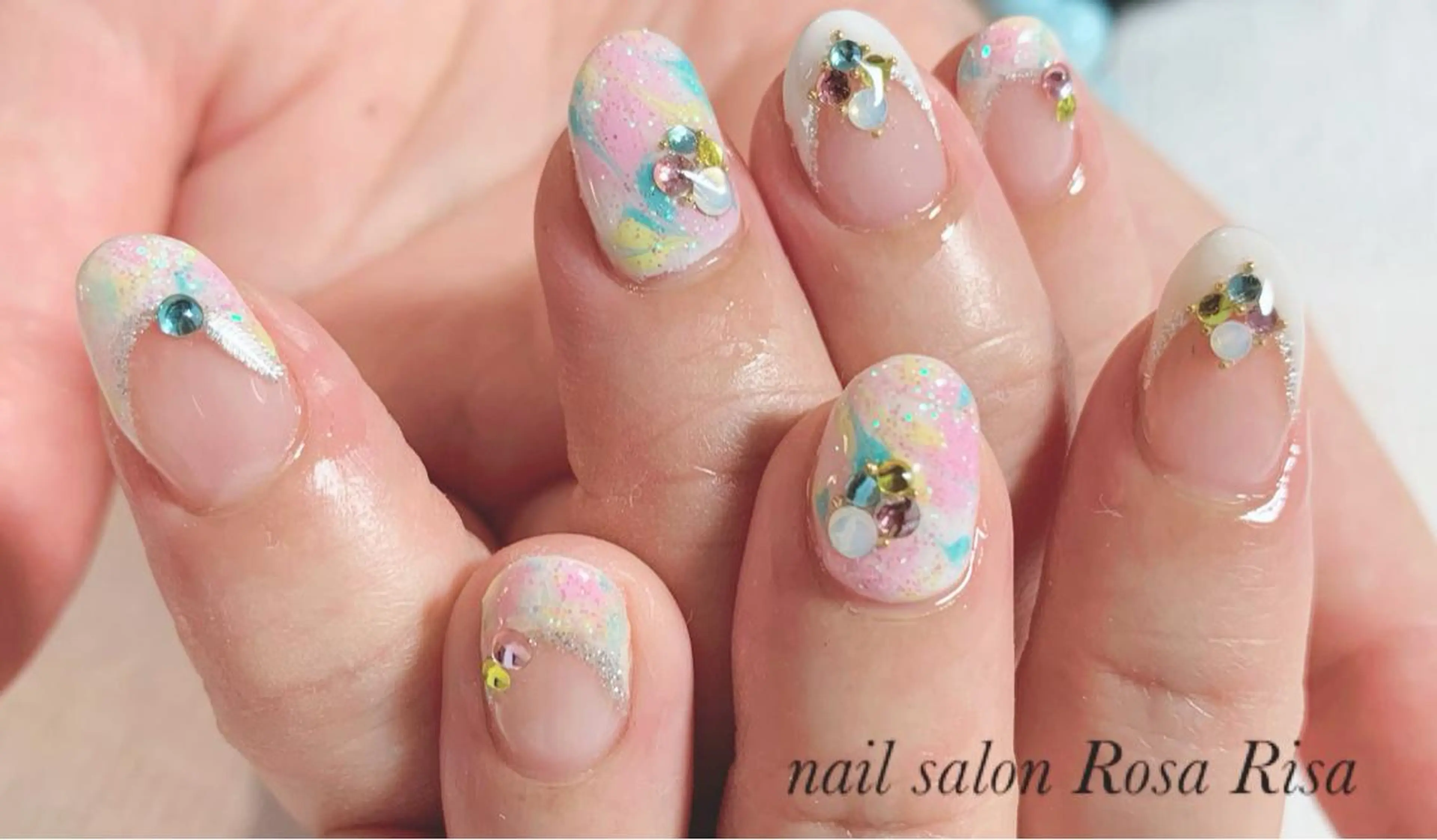 ミディアム ネイル ハンドネイル ネイルスタジオ シェイクユアハンズのネイルデザイン