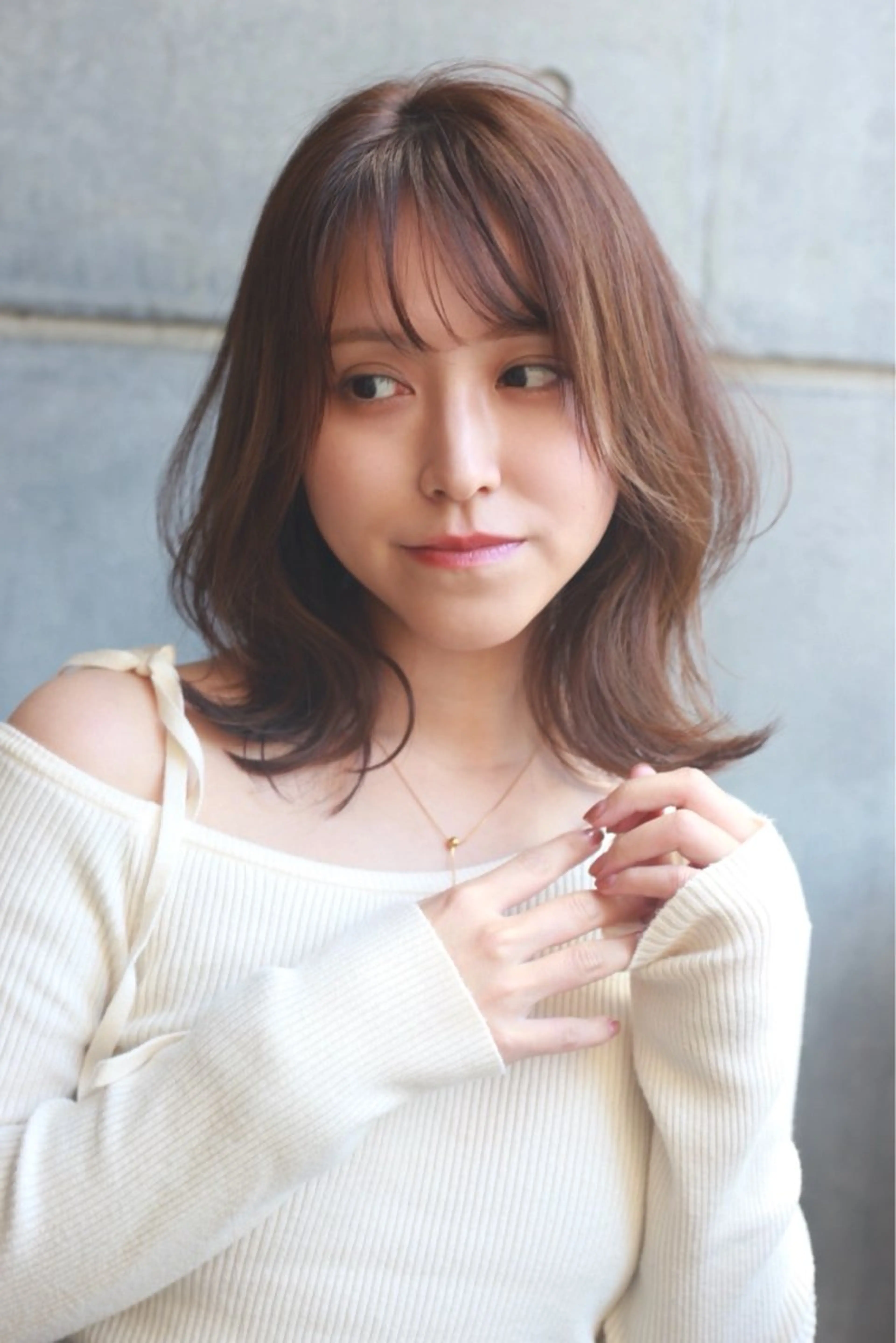 ミディアム emu 公式のヘアスタイル