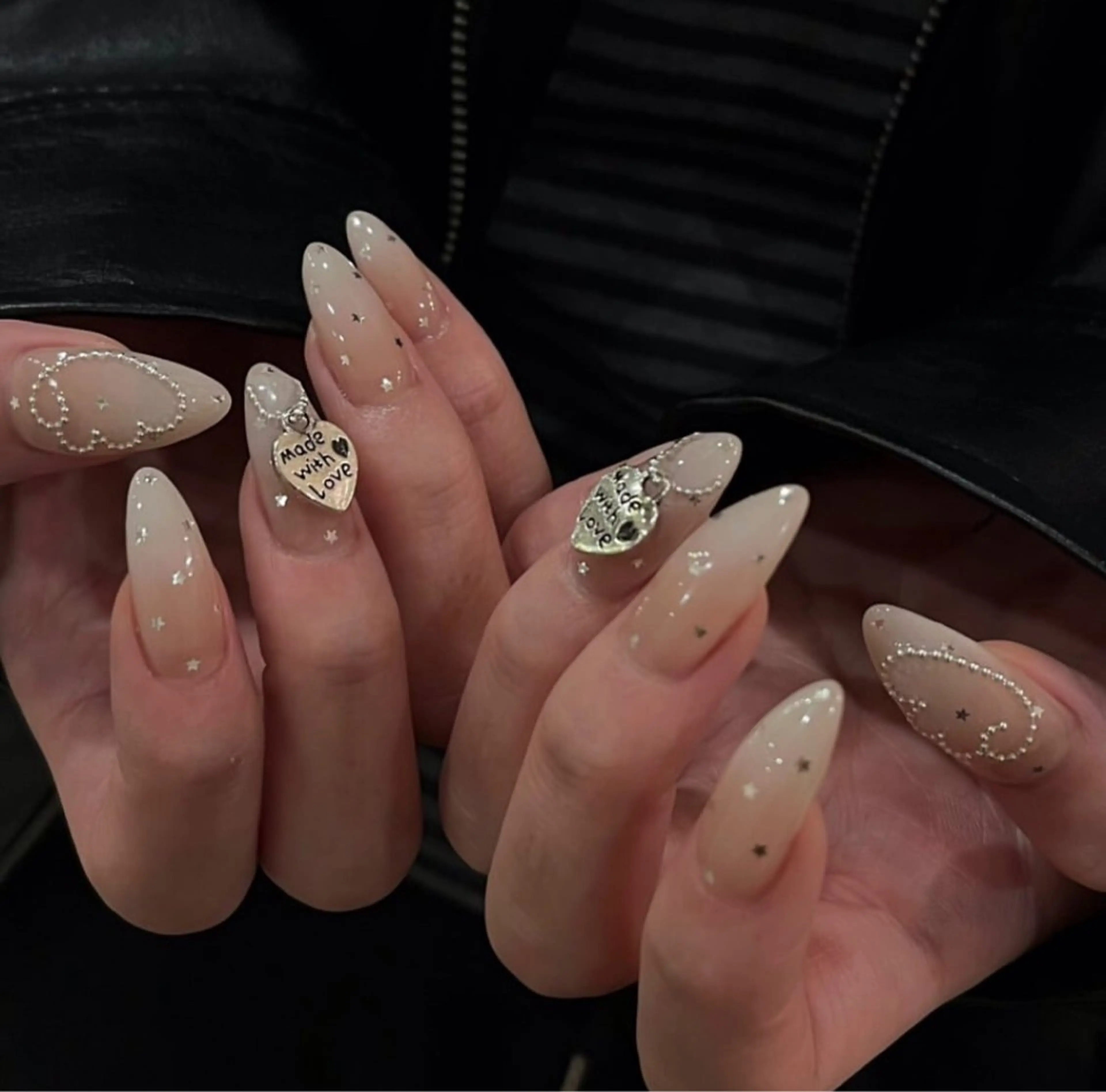 ネイル 長さ出し グラデーション キラキラネイル 韓国ネイル ラメ(グリッター) ハンドネイル ハンドケア Chisa Nail Studio所属・チ サのネイルデザイン