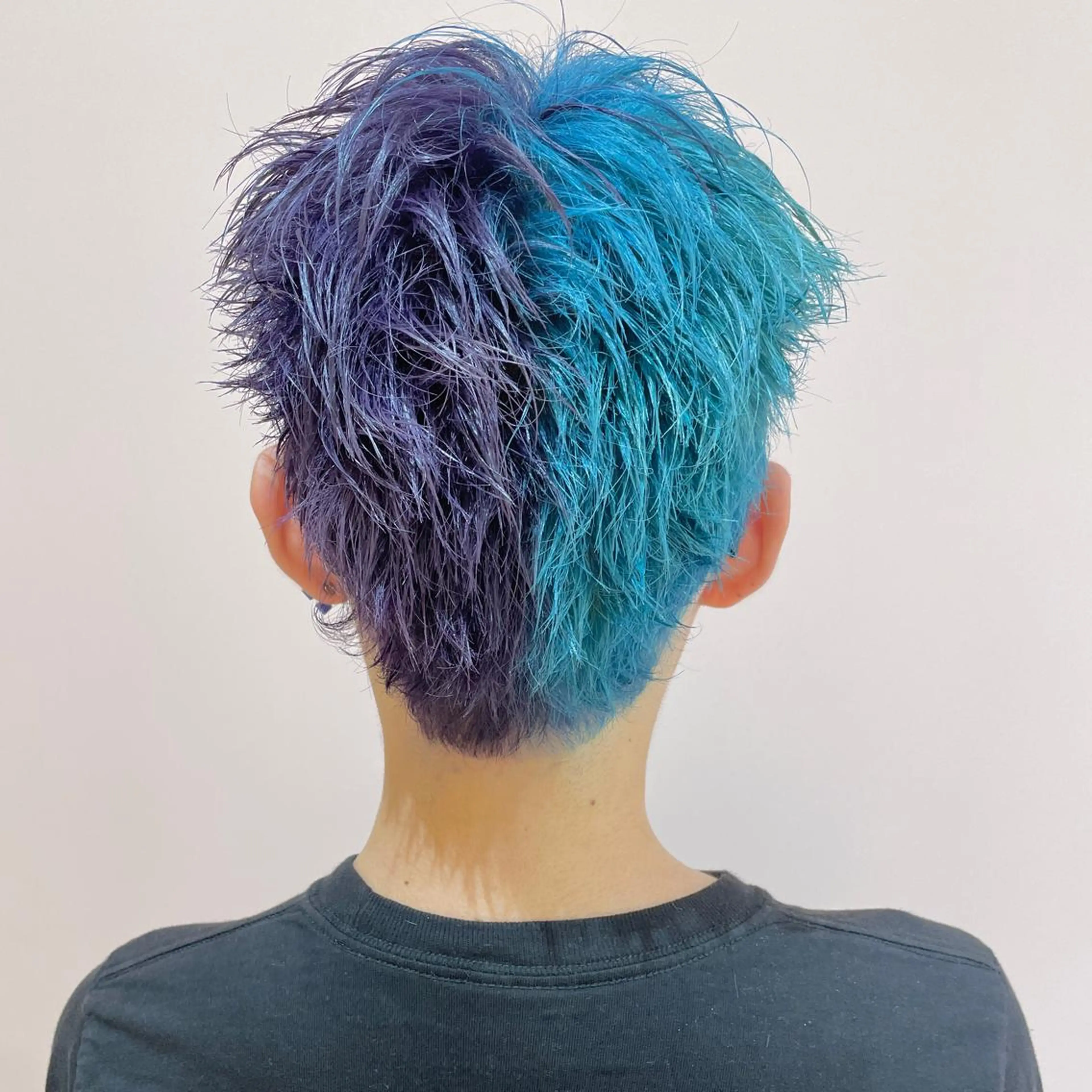 ショート カラー メンズ カット ヘアカラー トリートメント レイヤーカット/ ハイトーンchimiのヘアスタイル