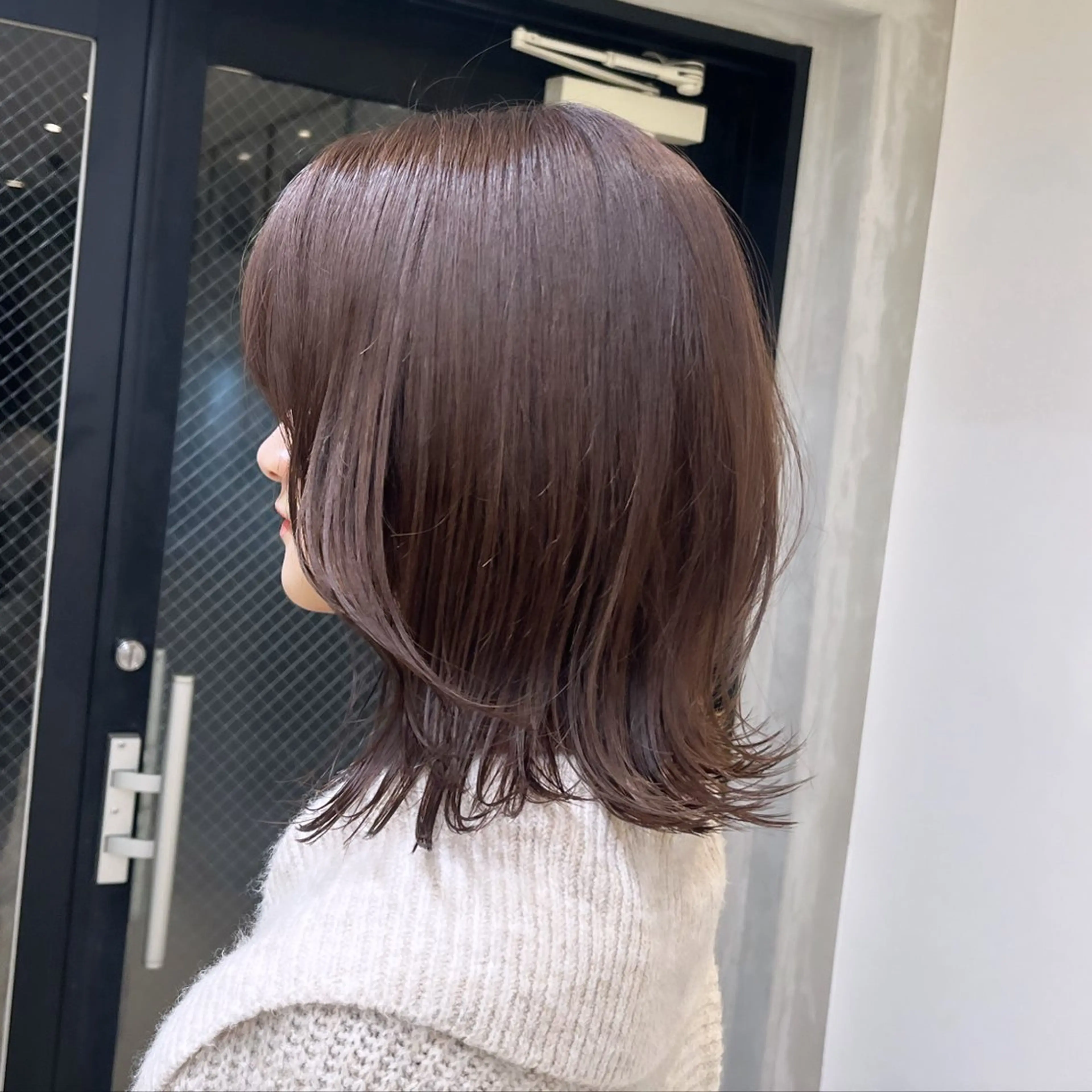 ミディアム カラー アッシュ アッシュブラウン ベージュカラー ブラウンカラー ブラウンベージュ ヘアカラー トリートメント ヘッドスパ ヘアセット カジュアルを女っぽく 𝗮𝘆𝗮𝗰𝗼のヘアスタイル