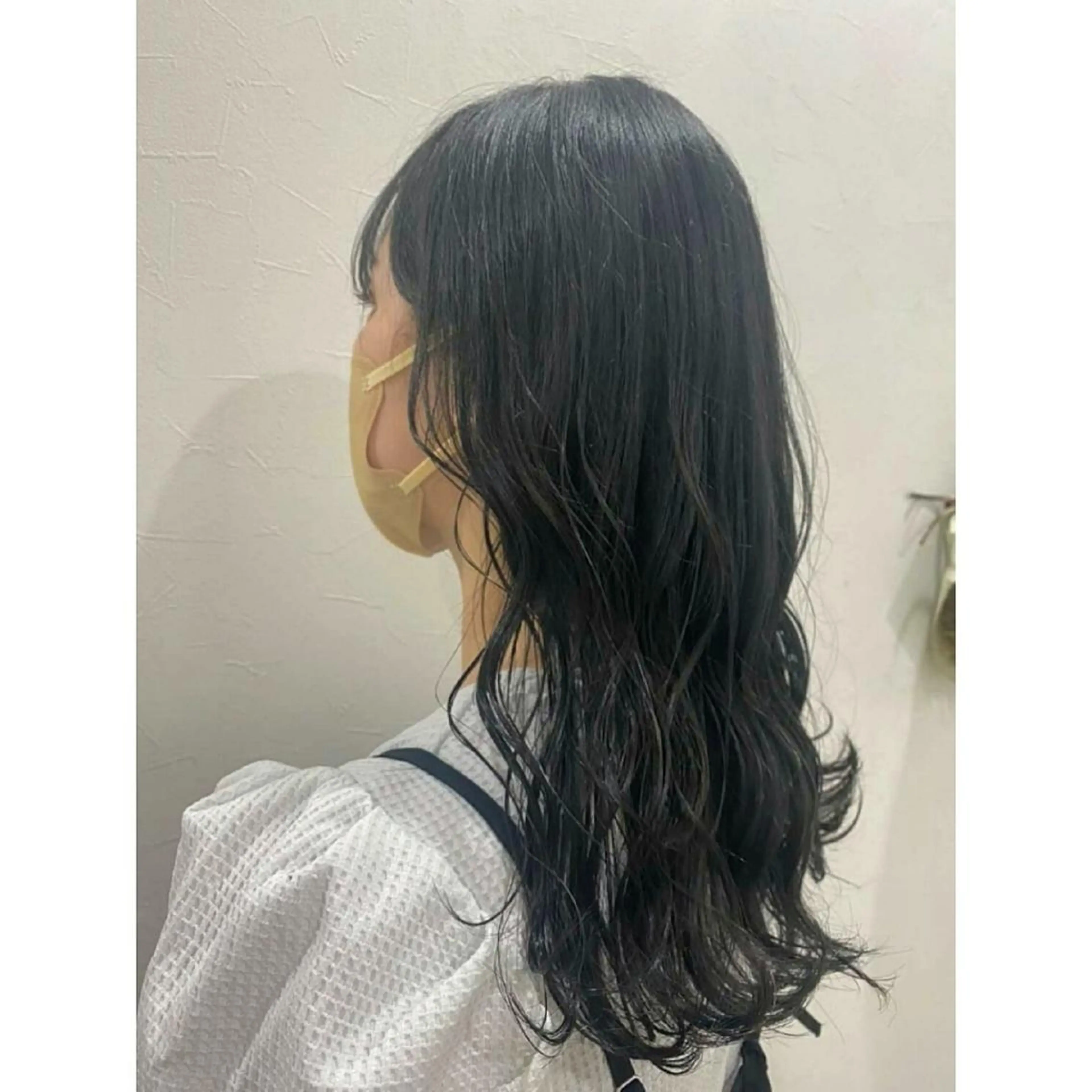 セミロング カラー ヘアアレンジ 黒髪 ブルーカラー ブルーブラック 透明感カラー ネイビーカラー カット ヘアカラー トリートメント 髪質改善サロン🍃 AIRI のヘアスタイル