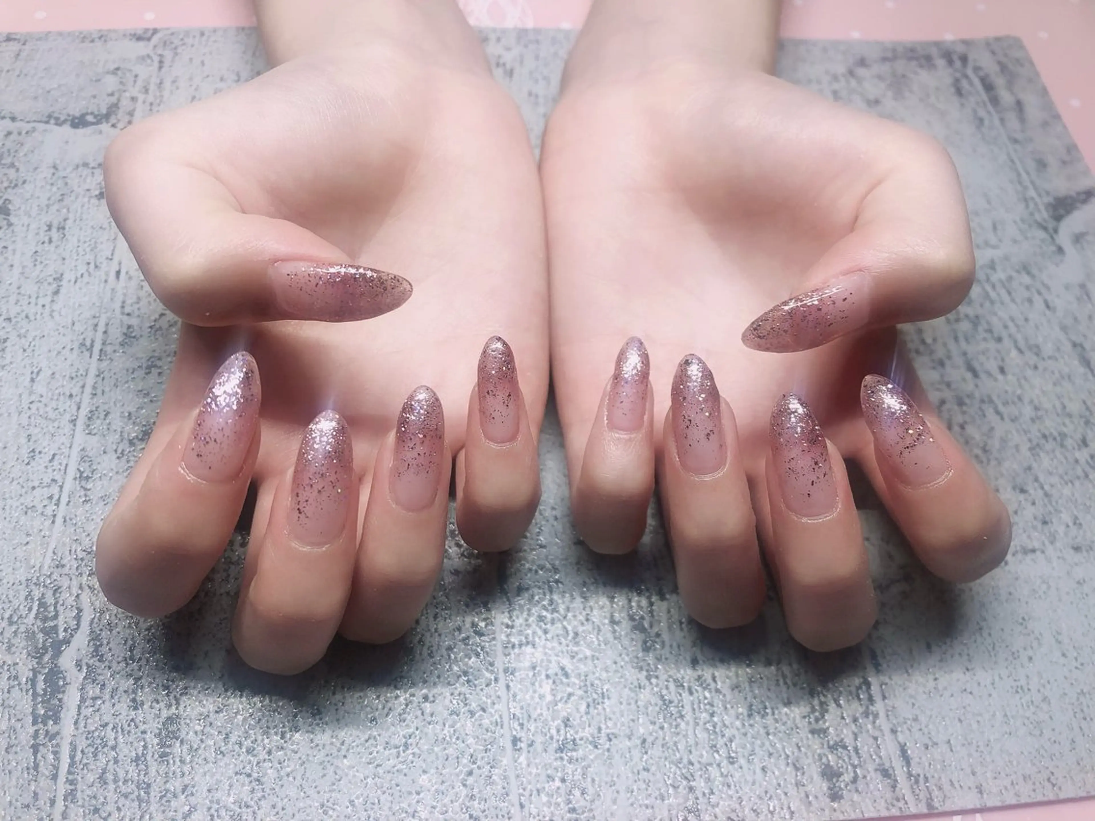 ネイル グラデーション ラメ(グリッター) ラメグラデーション ベラッコ所属・ネイルサロン ベラッコのネイルデザイン