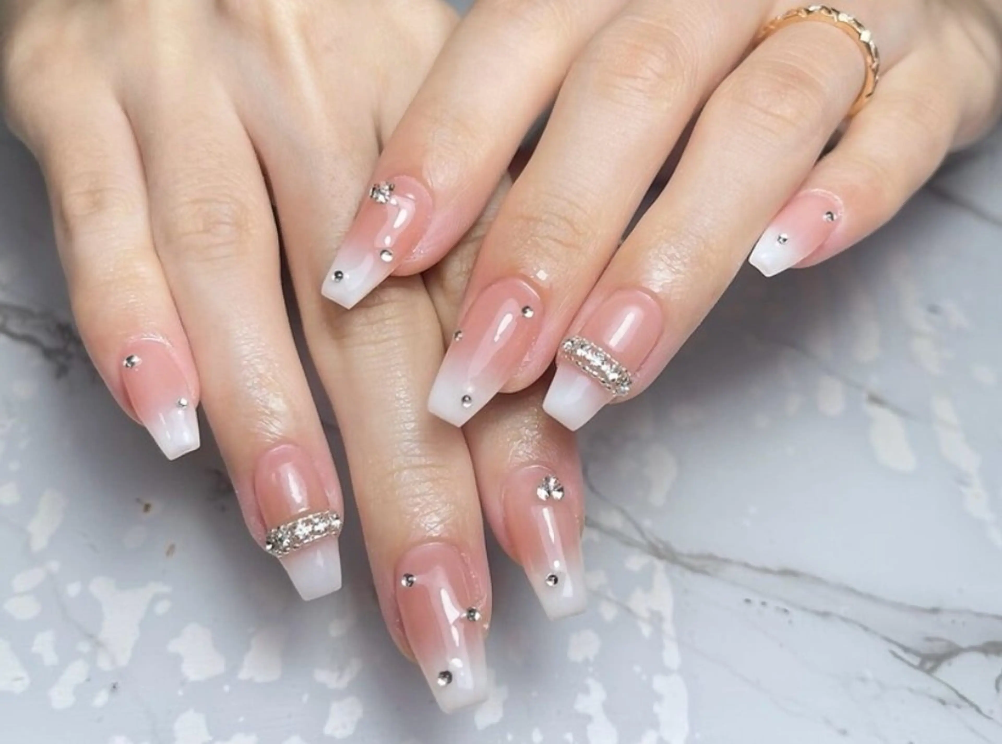 チップ長さだし持ち込みデザイン ( ジェルオフ無料 )の写真