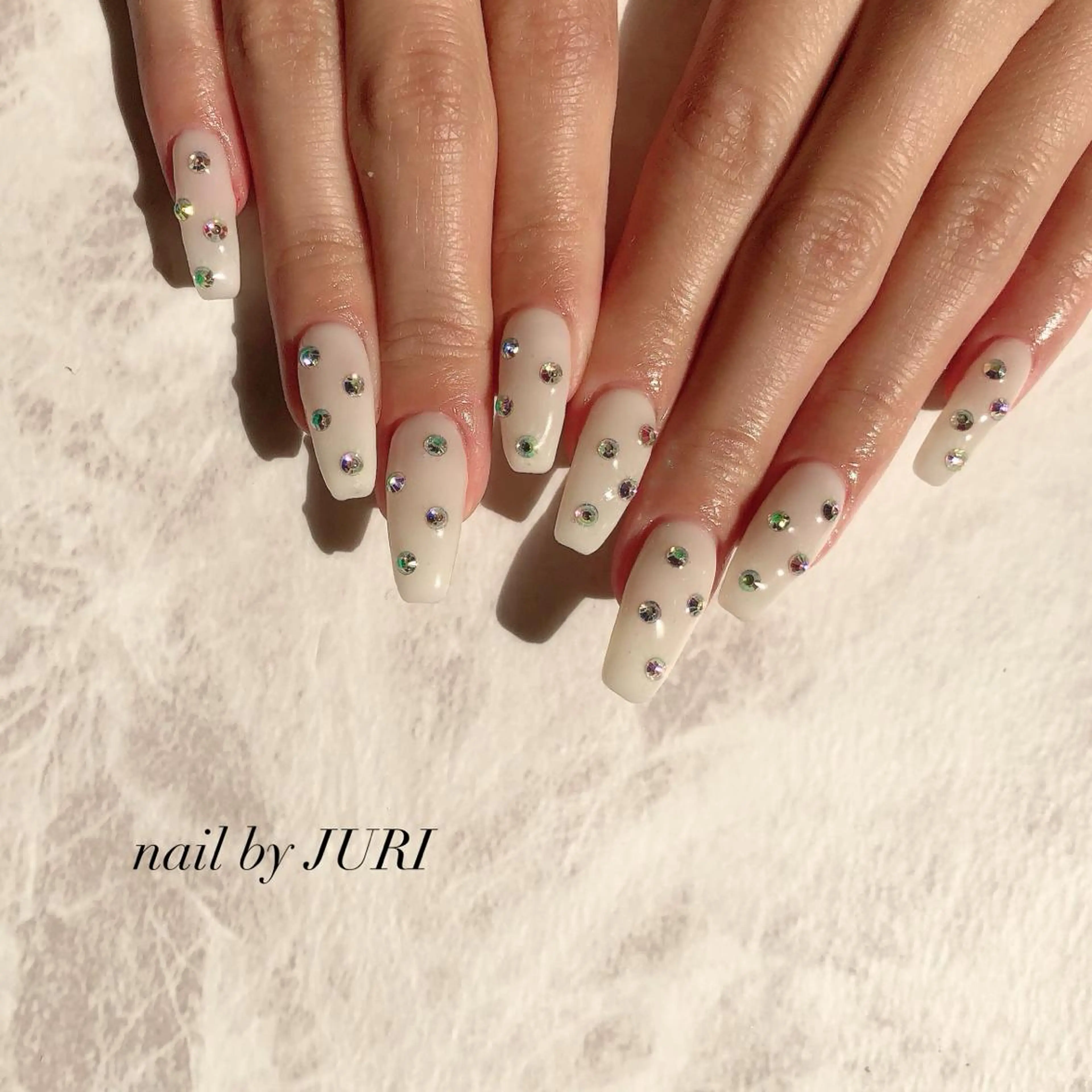 ネイル フットネイル フレンチネイル ジェルネイル ラメ(グリッター) ラメグラデーション NEO Beauty Salon所属・𝐍𝐄𝐎 𝐉𝐔𝐑𝐈のネイルデザイン