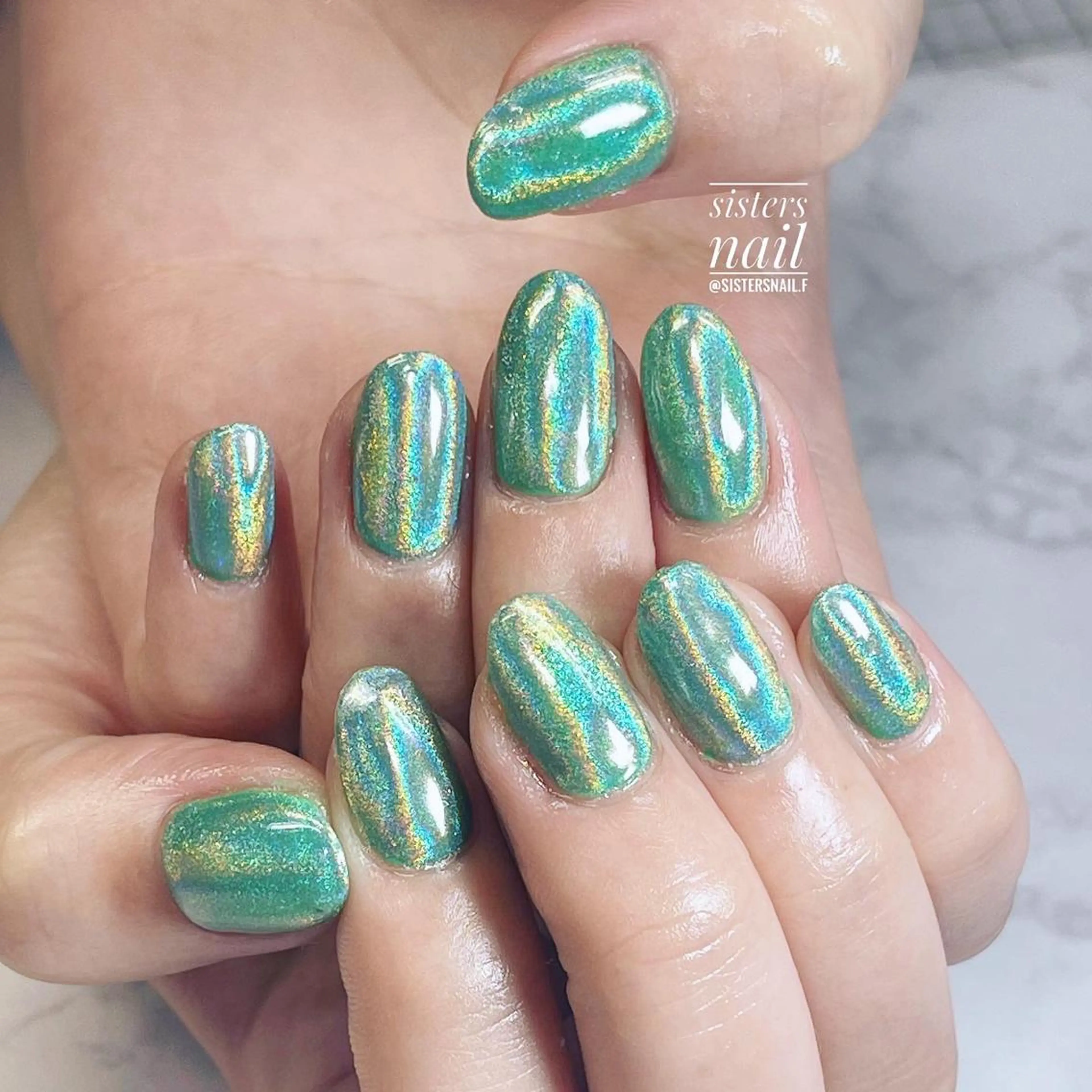 ネイル アートネイル グリーン キラキラネイル ミラーネイル ニュアンスネイル sisters nail.fのネイルデザイン