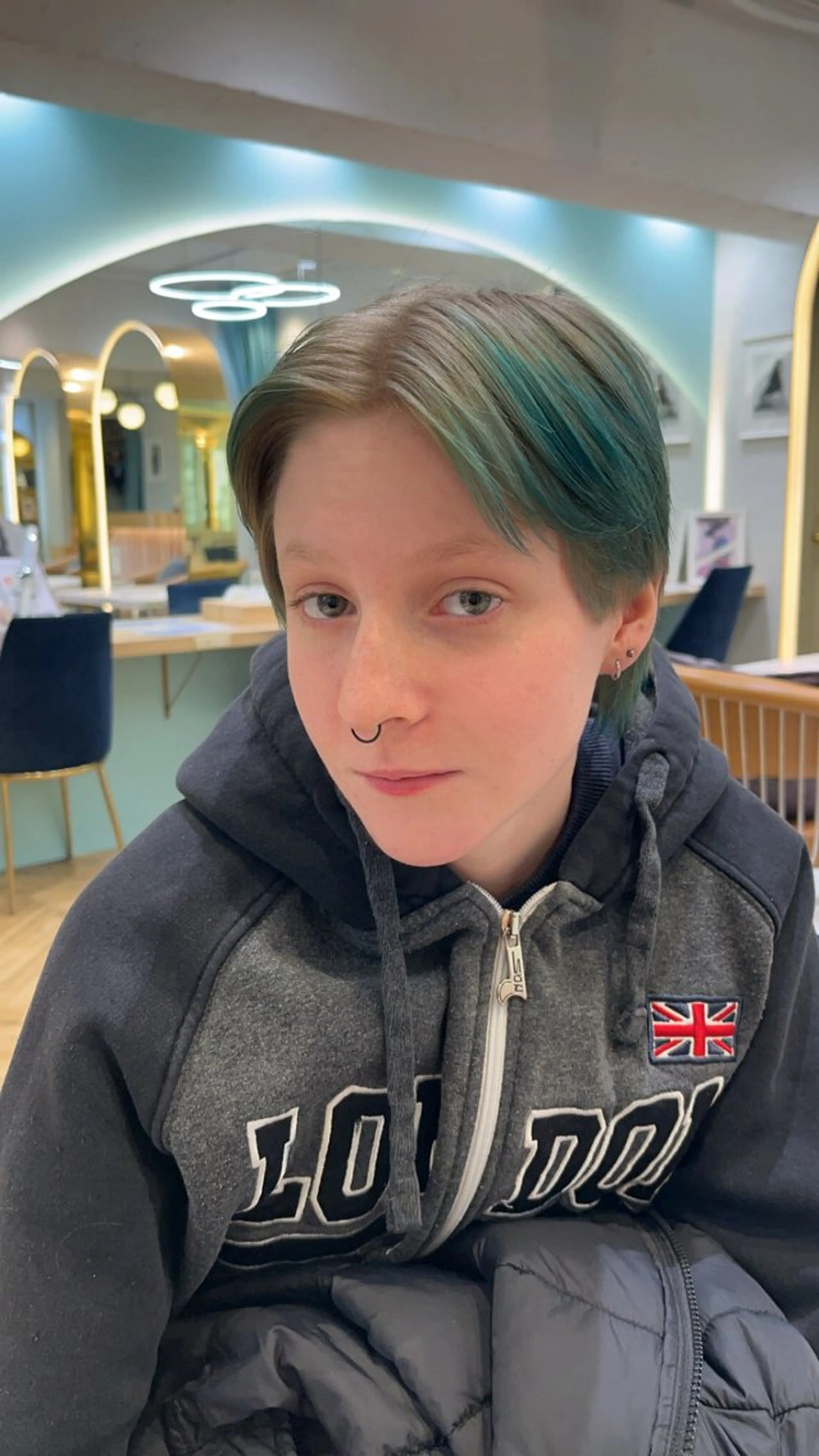 ショート ♥️透明感×抜け感 ベージュ/佑珠♥️のヘアスタイル