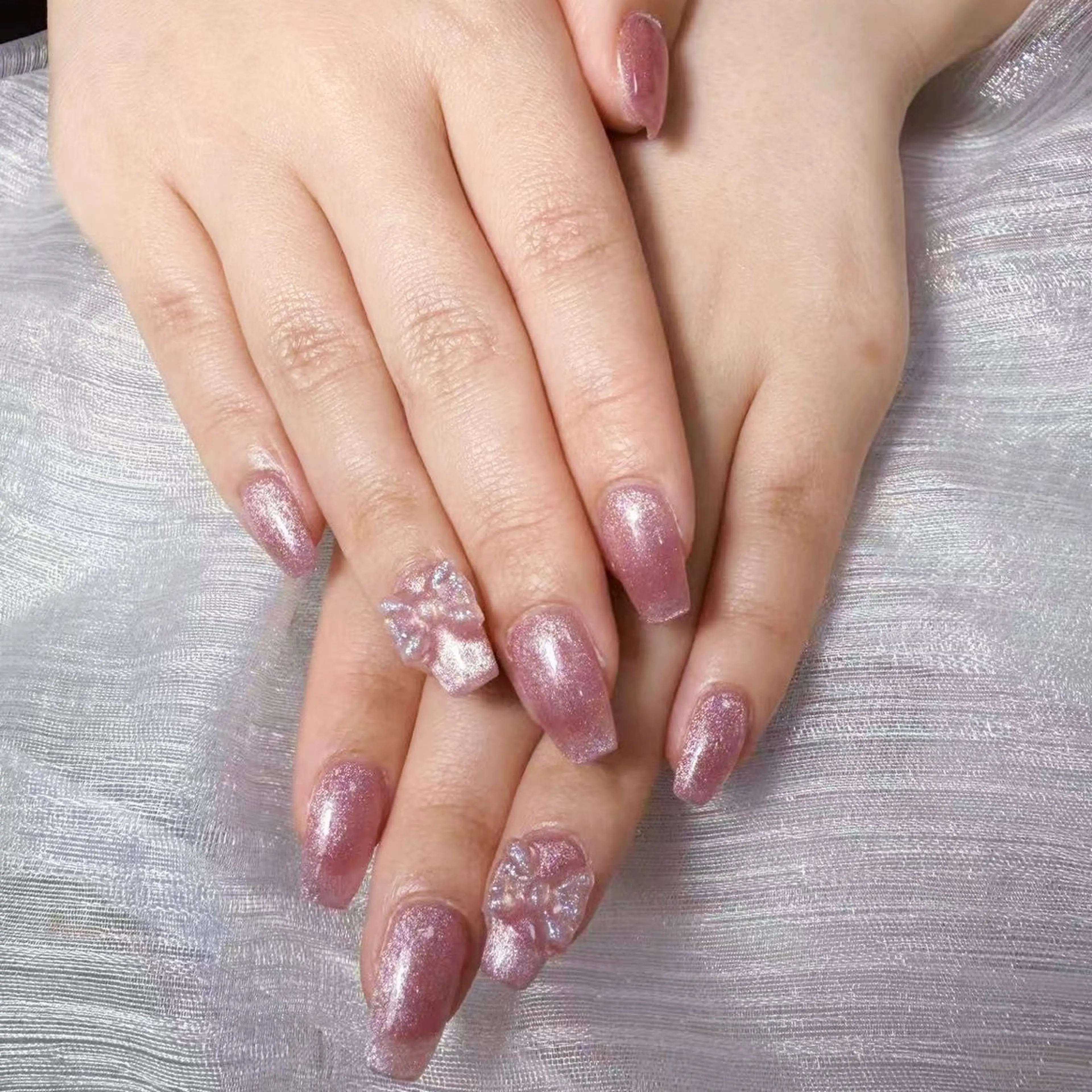 ネイル アートネイル オーロラネイル ガーリー キラキラネイル 韓国ネイル ハンドネイル yu ri 🌹のネイルデザイン