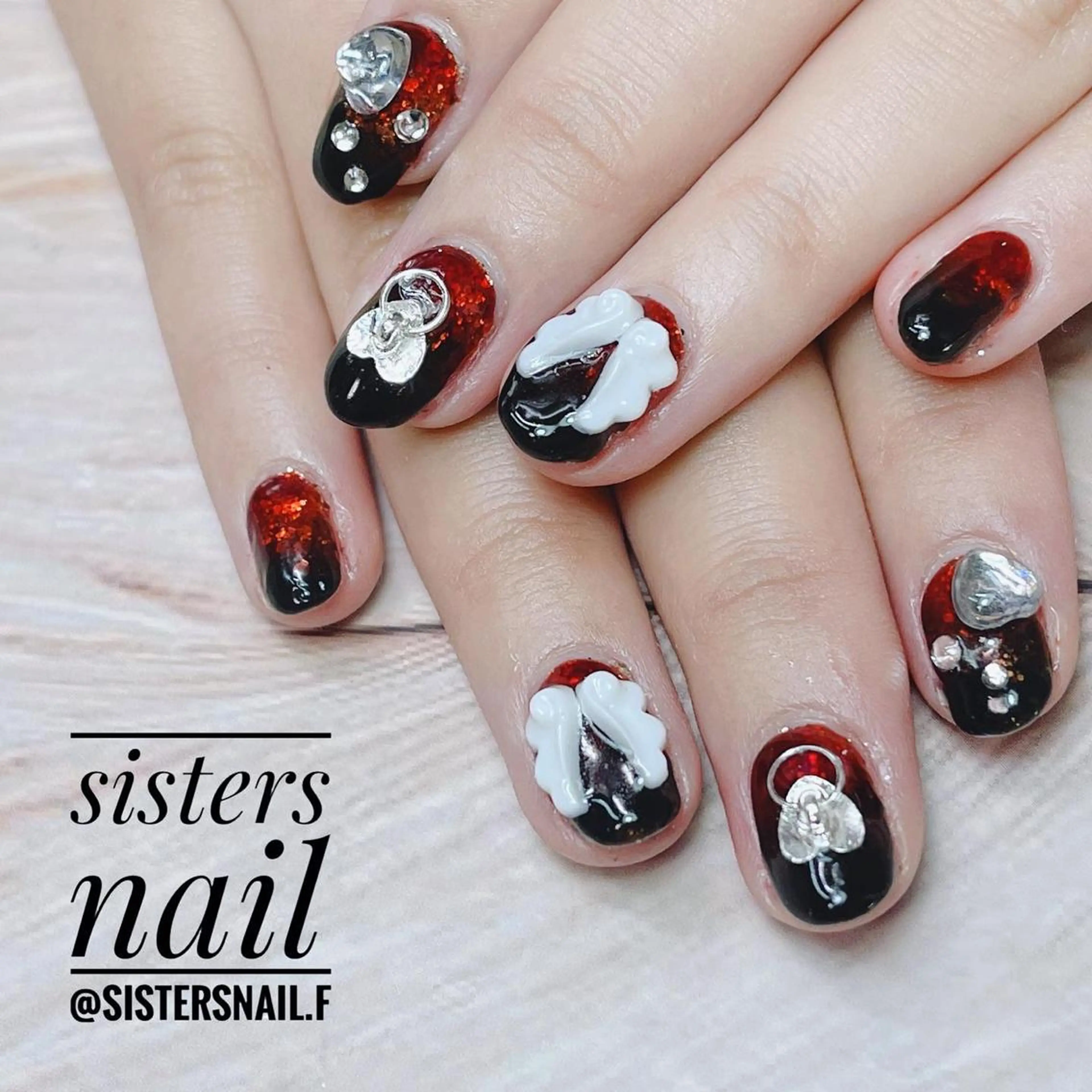 ネイル アートネイル グラデーション ハロウィン ハート ホログラムネイル ハンドネイル ハンドケア sisters nail.fのネイルデザイン