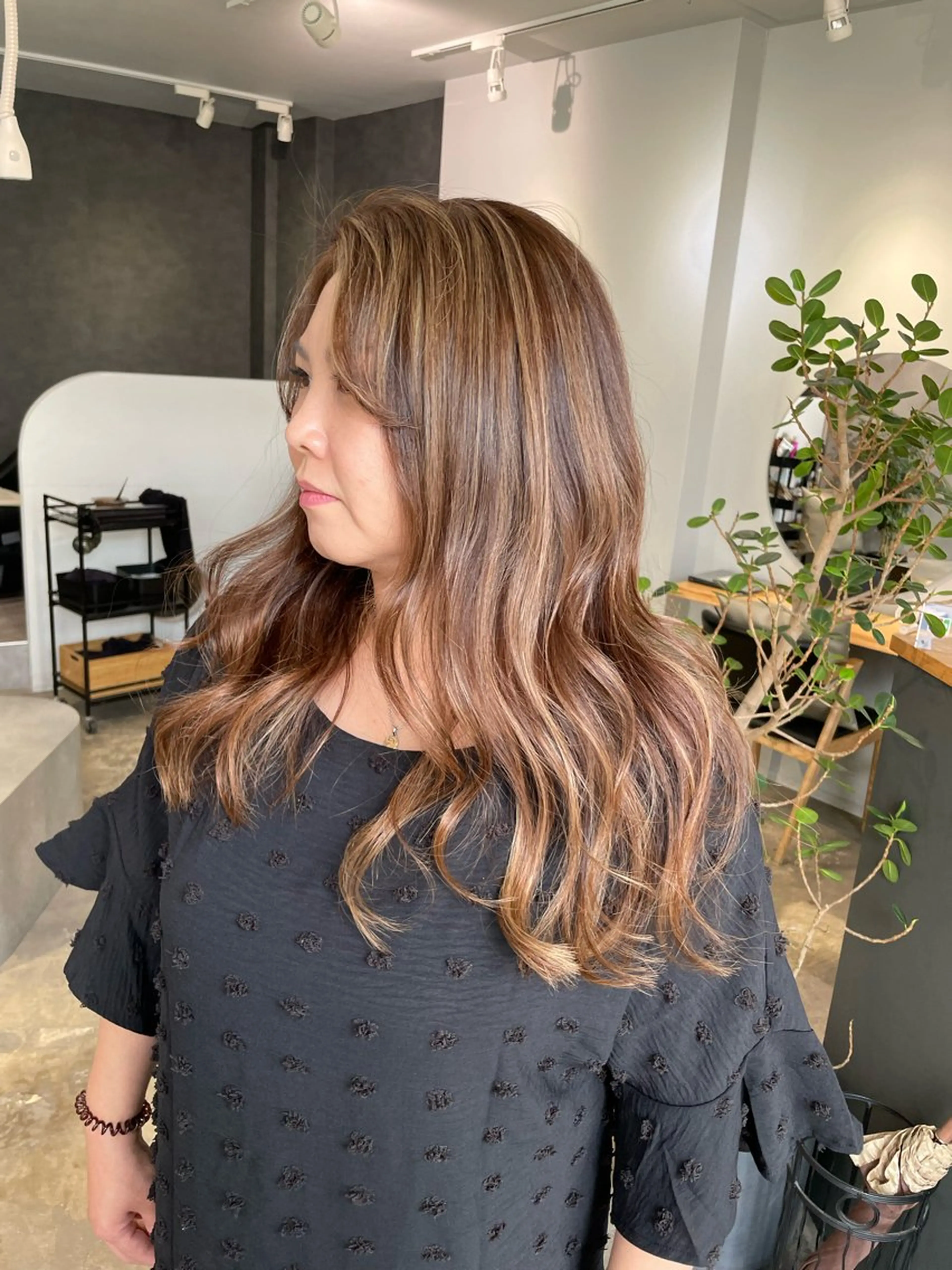 ロング 岸川 恭子のヘアスタイル