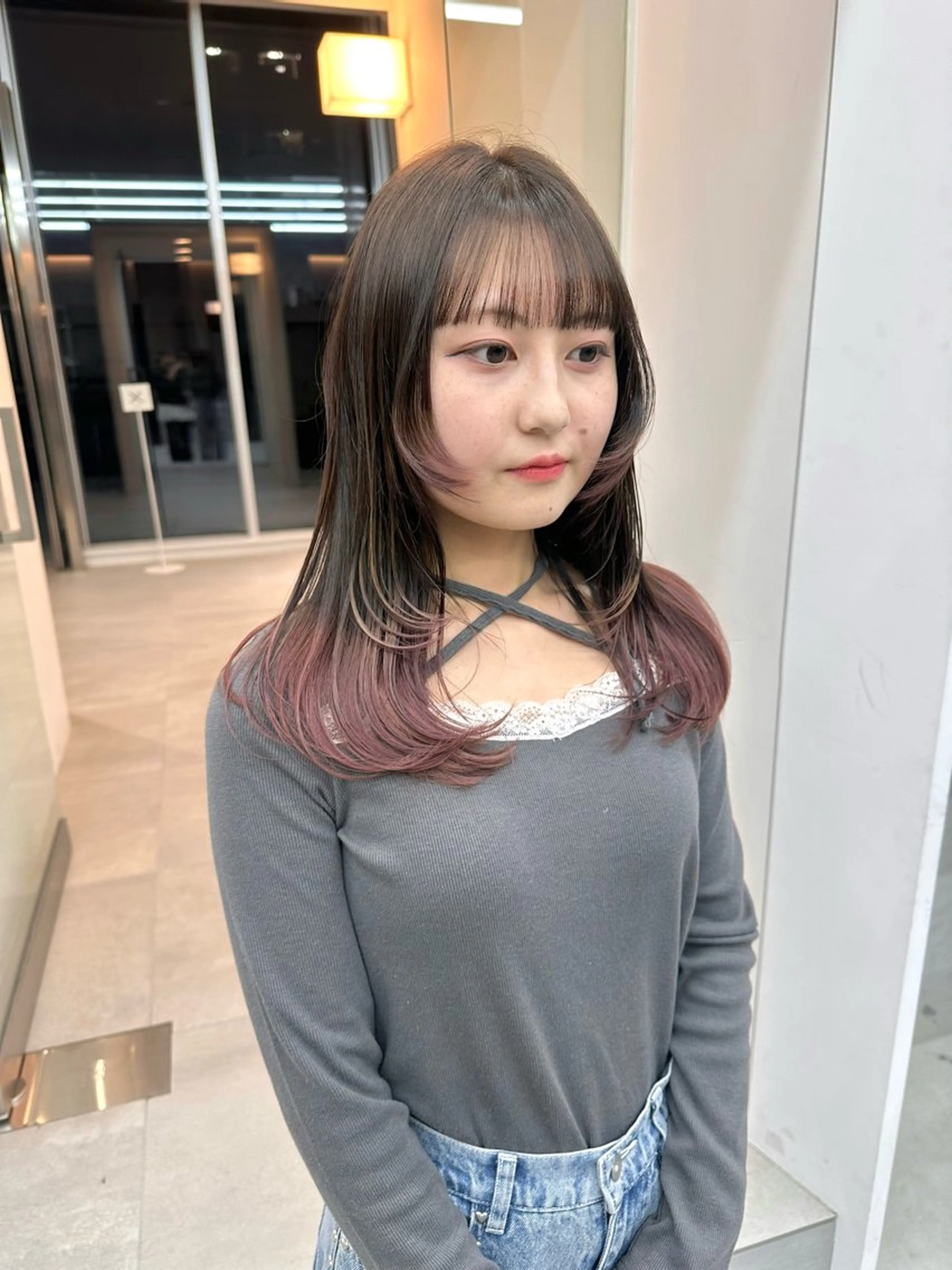 セミロング カラー レイヤーカット カット ヘアカラー 染谷 遥花のヘアスタイル