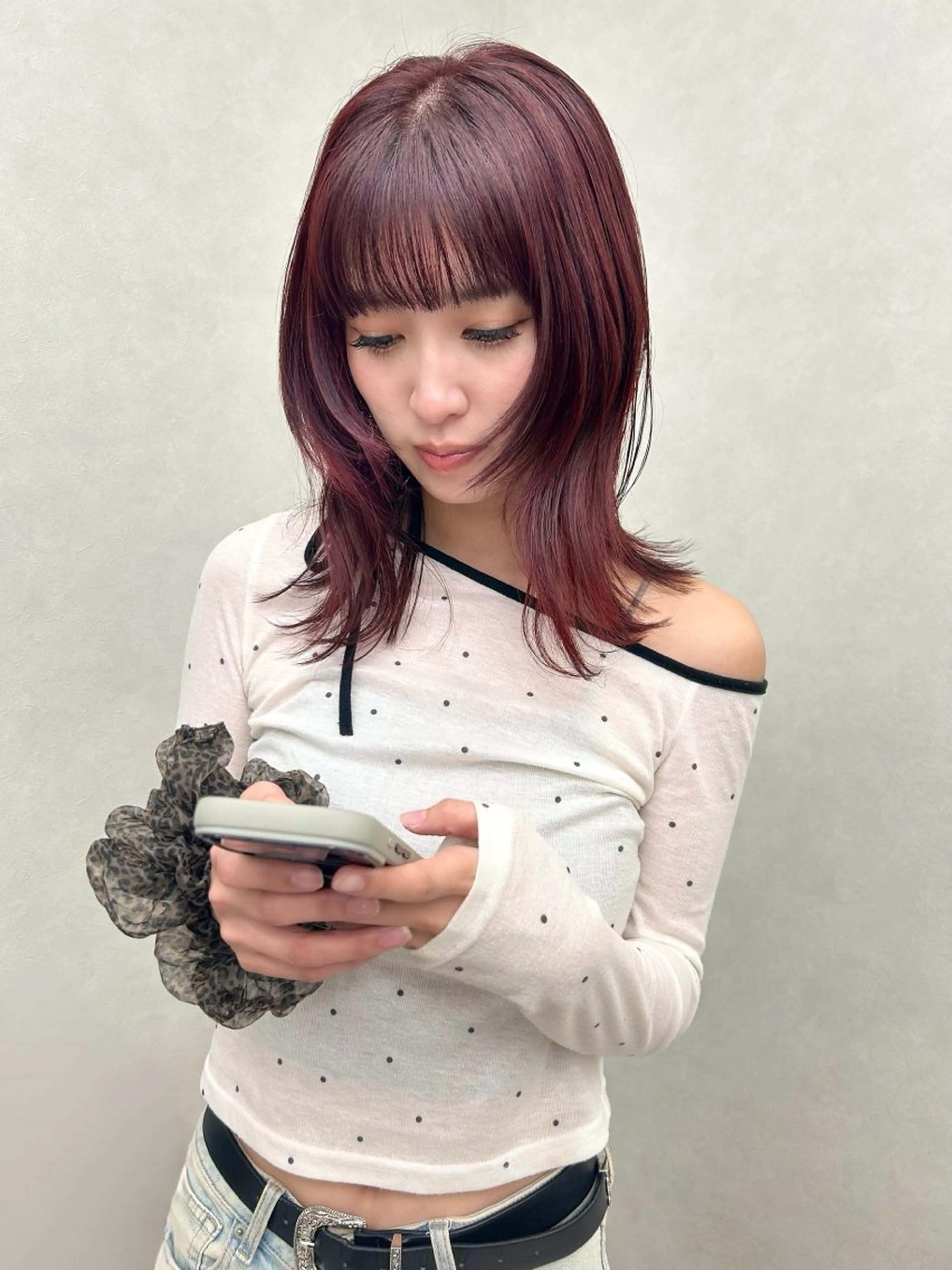 セミロング カラー カシス ピンクカラー 顔まわりレイヤー レイヤーカット カット ヘアカラー ナカジマ ナナのヘアスタイル