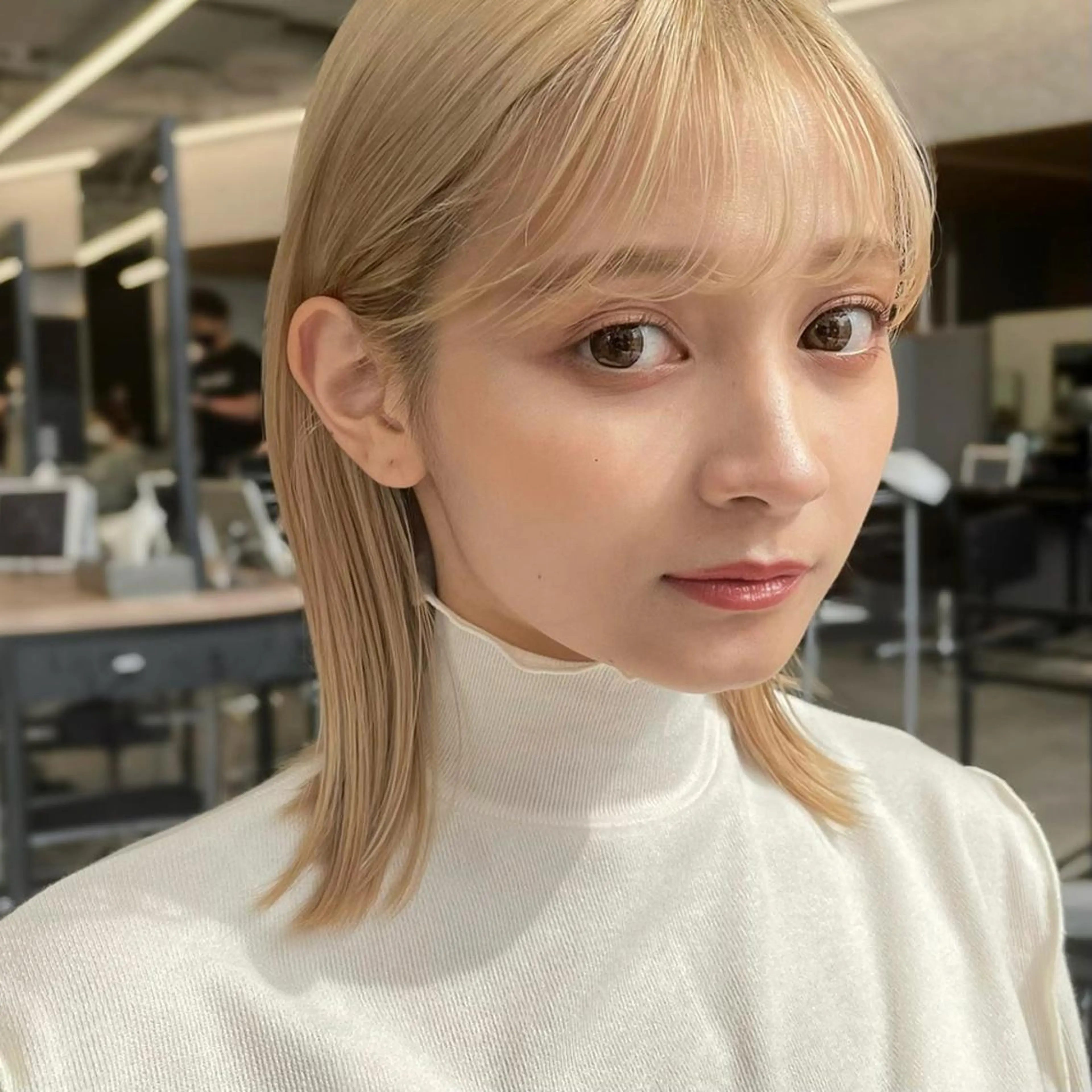 ミディアム カラー ヘアアレンジ ブロンド 【柔らか透明感✨/ 似合せ前髪】大石葉月のヘアスタイル